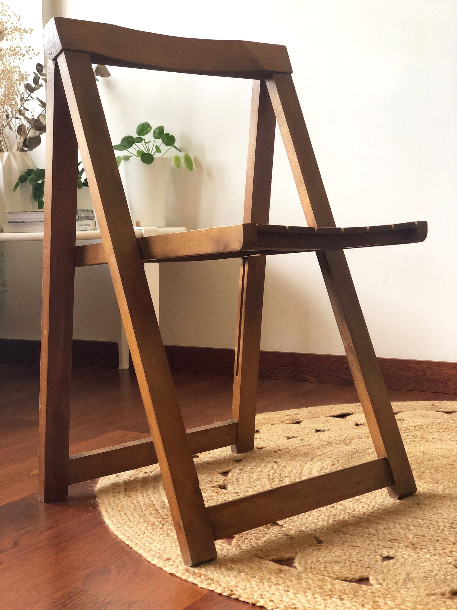 Lot of 2 folding chairs
