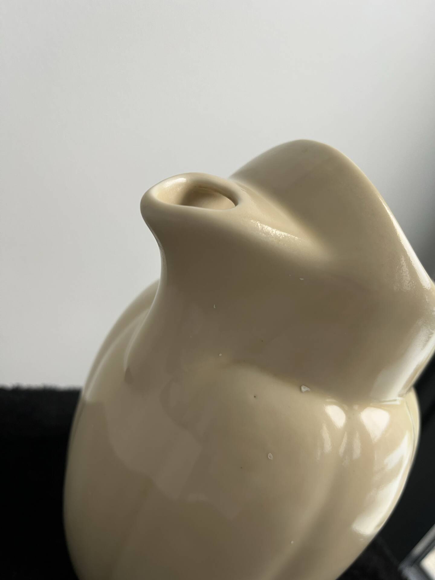 Ivory ceramic jug "La Sté Uzienne"