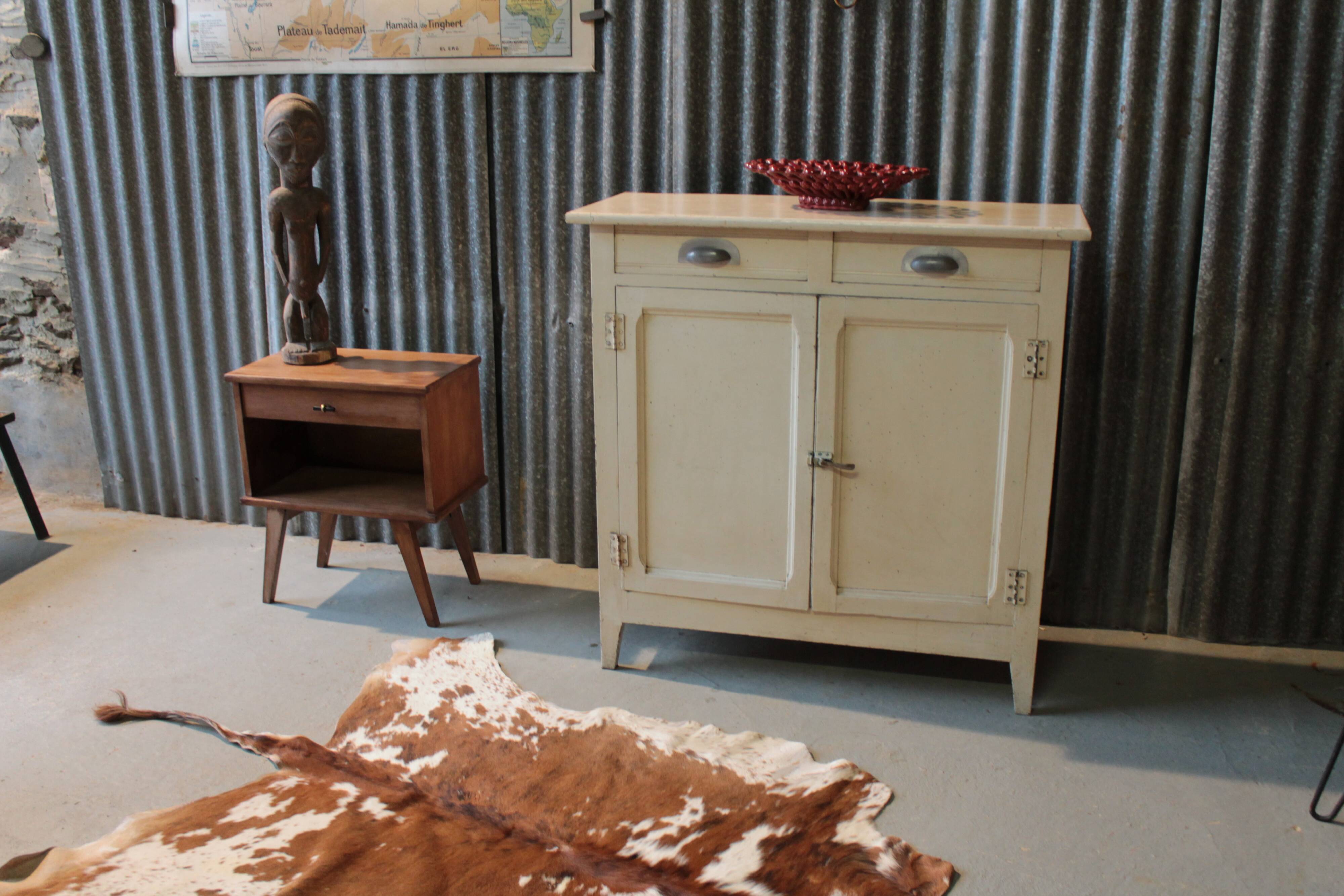 White parisian buffet