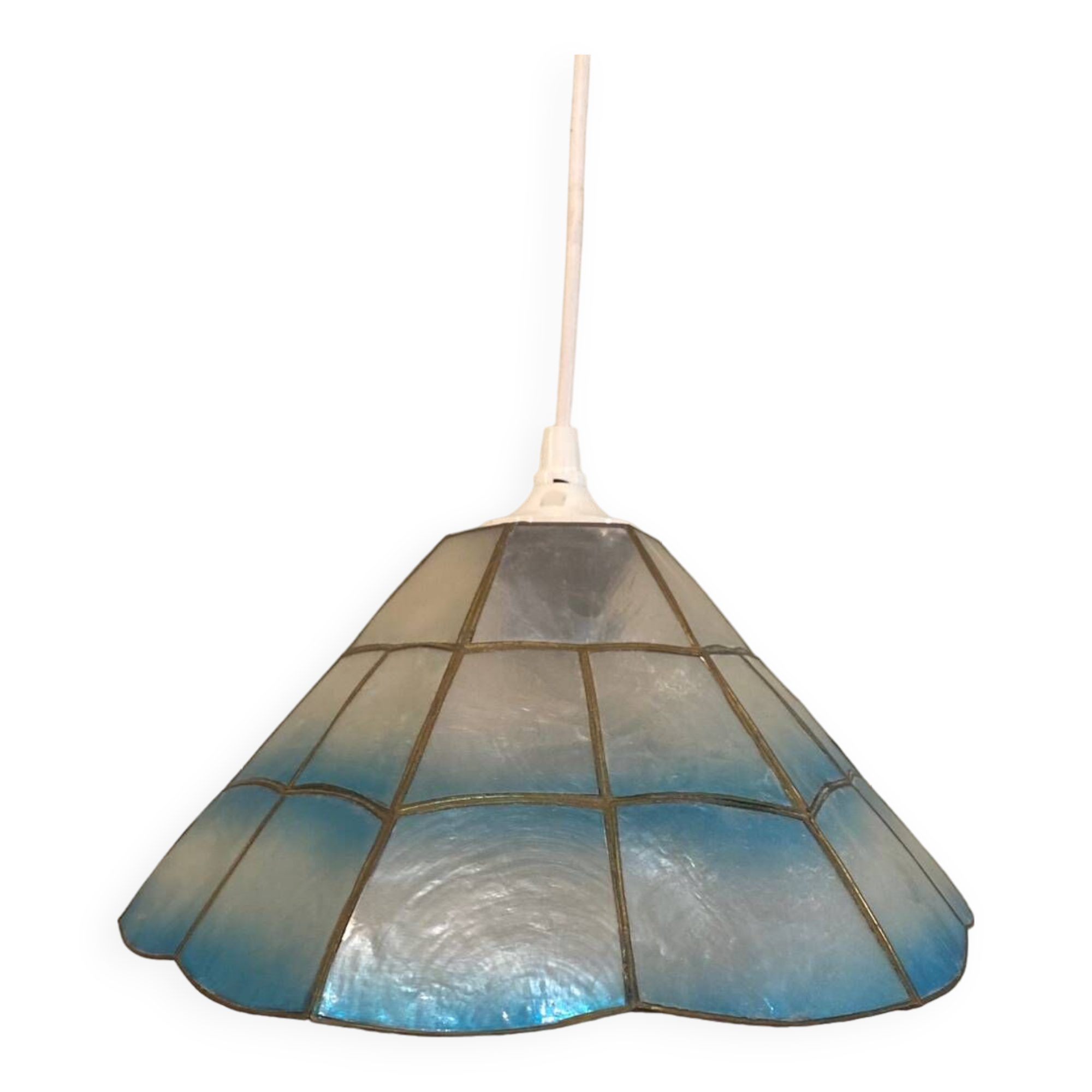 Blue mother-of-pearl suspension