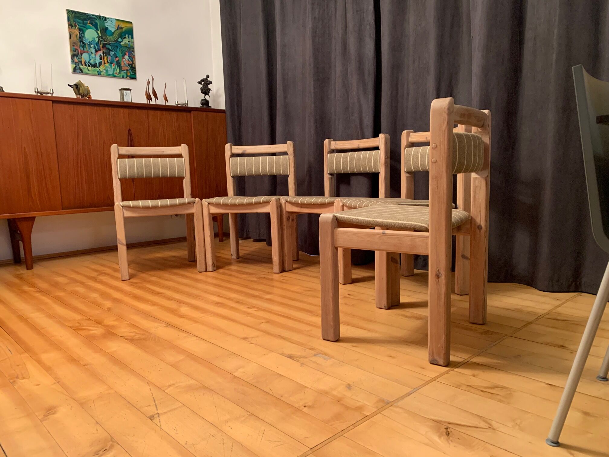 Set of five Thorsø Stolefabrik chairs, Denmark, 1970s.