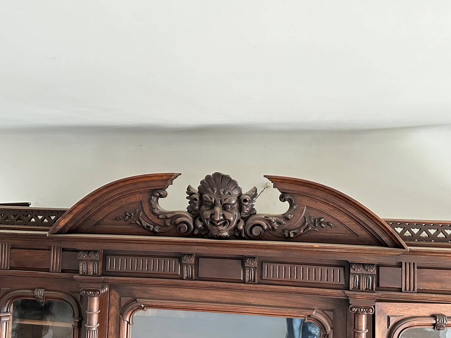 Large antique display cabinet – Henri II style – Late 19th century