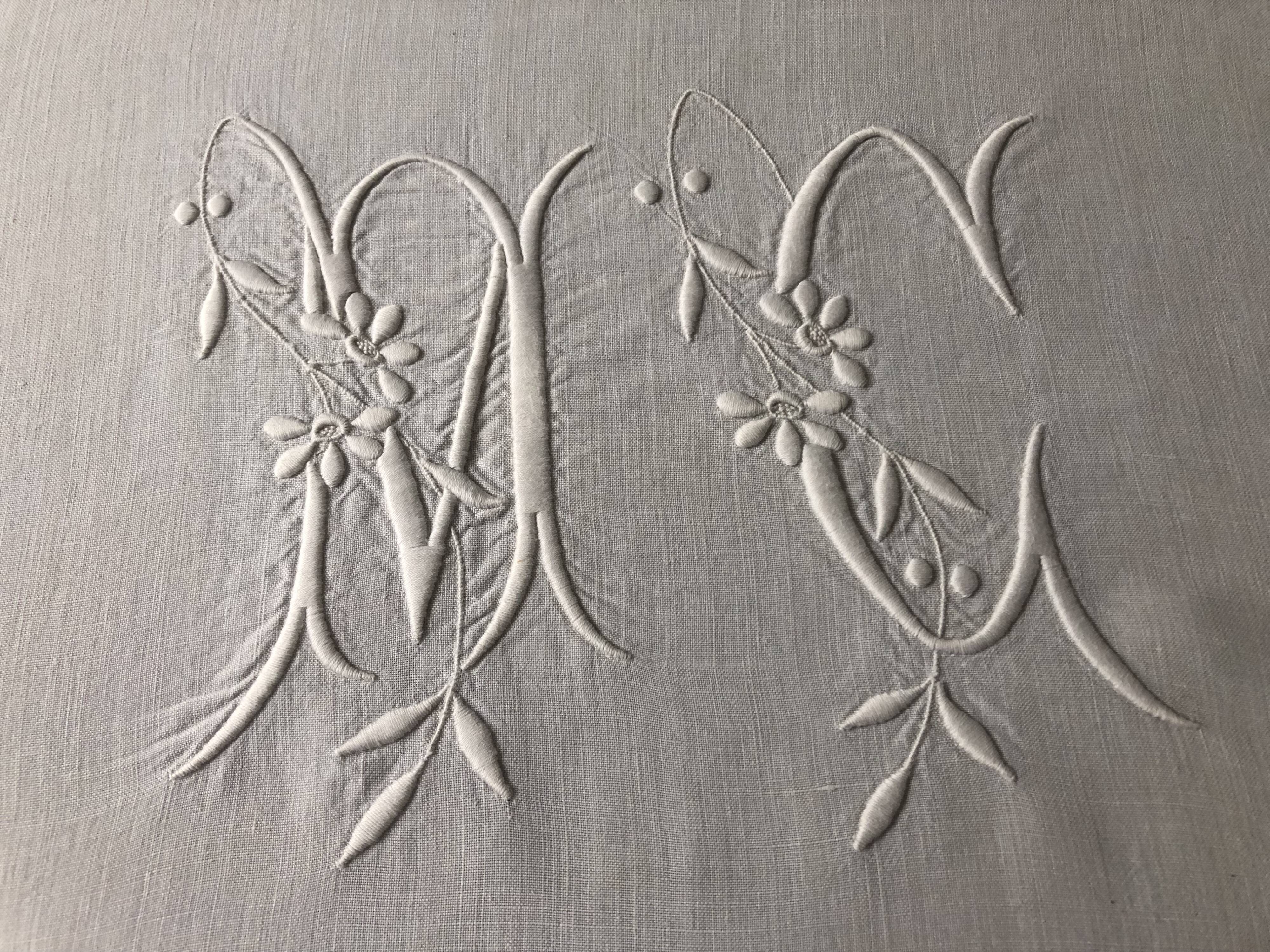 Thread cloth, monogram MC