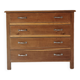 Oak chest of drawers