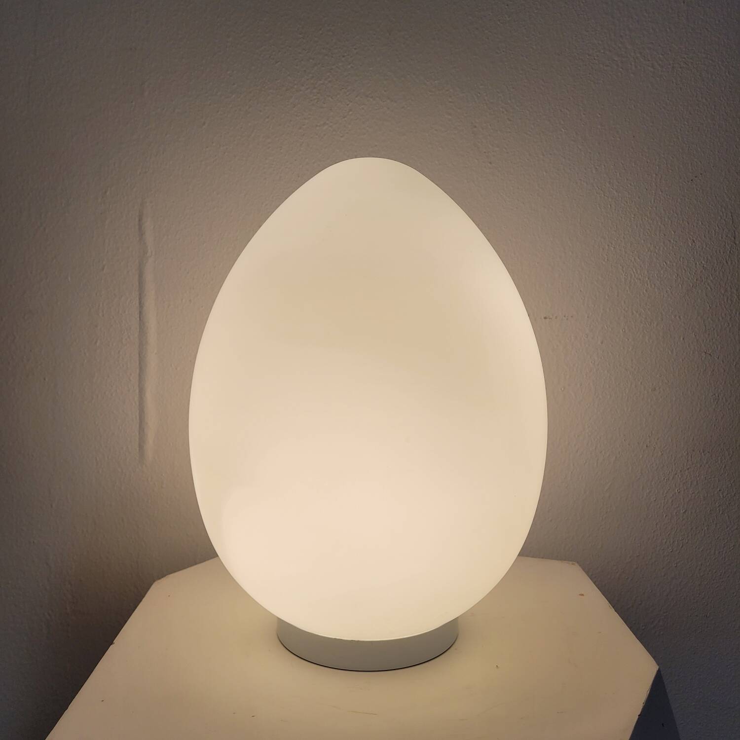 Vintage Vianne egg lamp in opaline 1970s