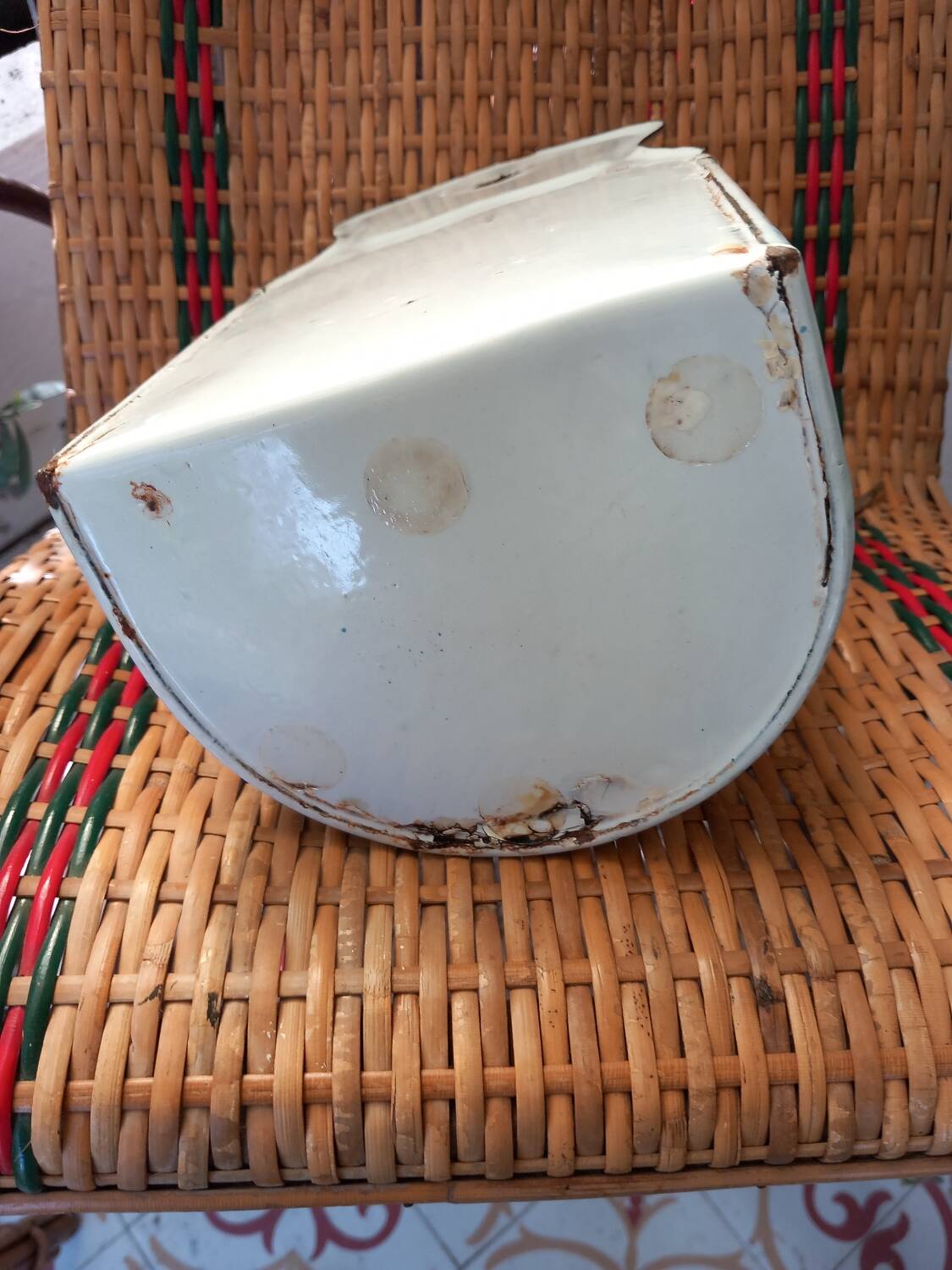 Enameled sheet salt box