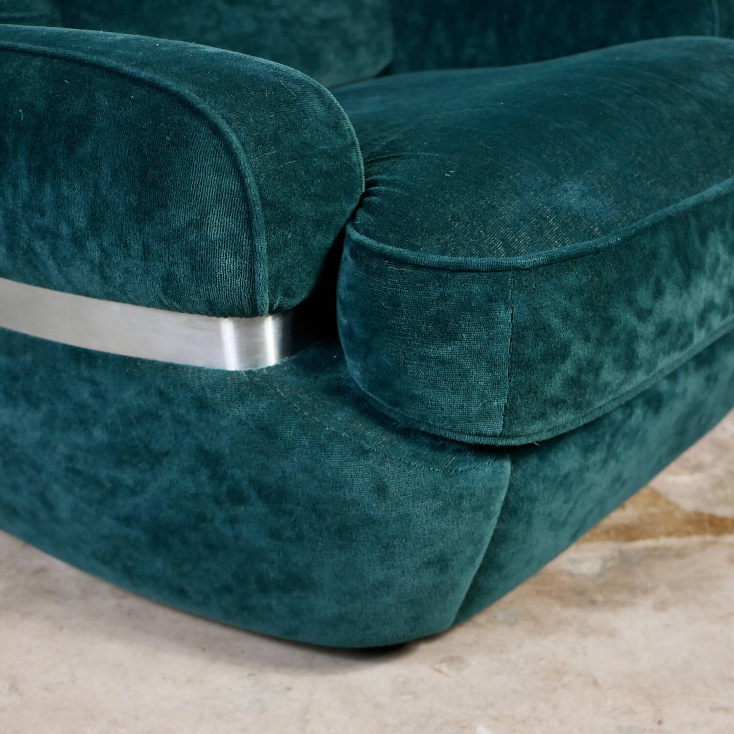 Pair of Beka armchairs in green velvet