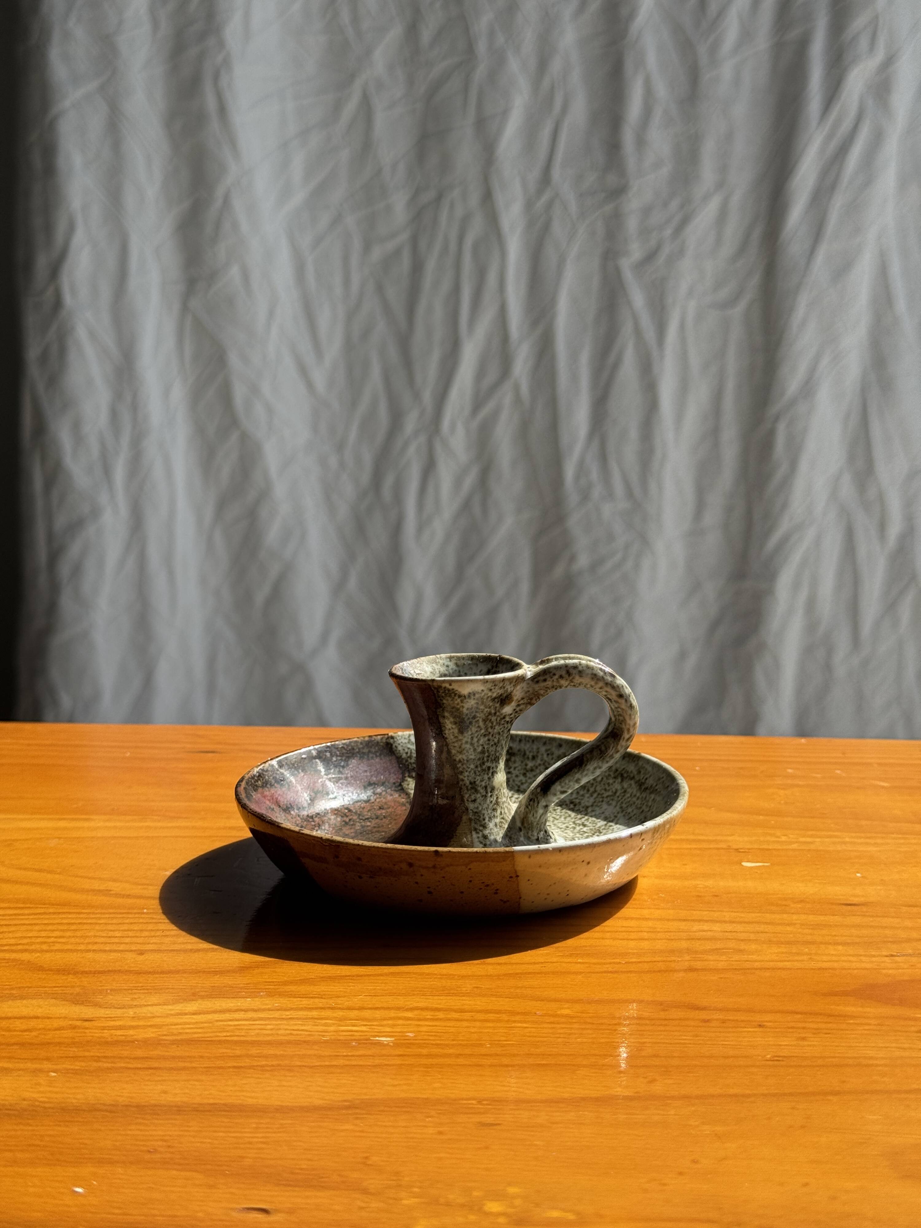 Small hand-held candle holder in two-tone brown and gray stoneware H6.5