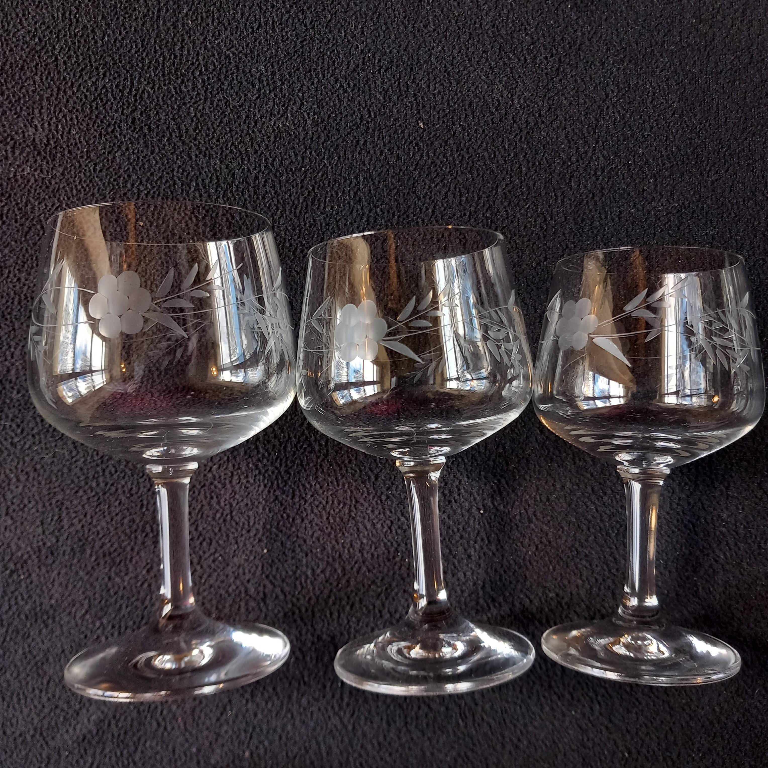 Crystal stemware service engraved flower 70s
