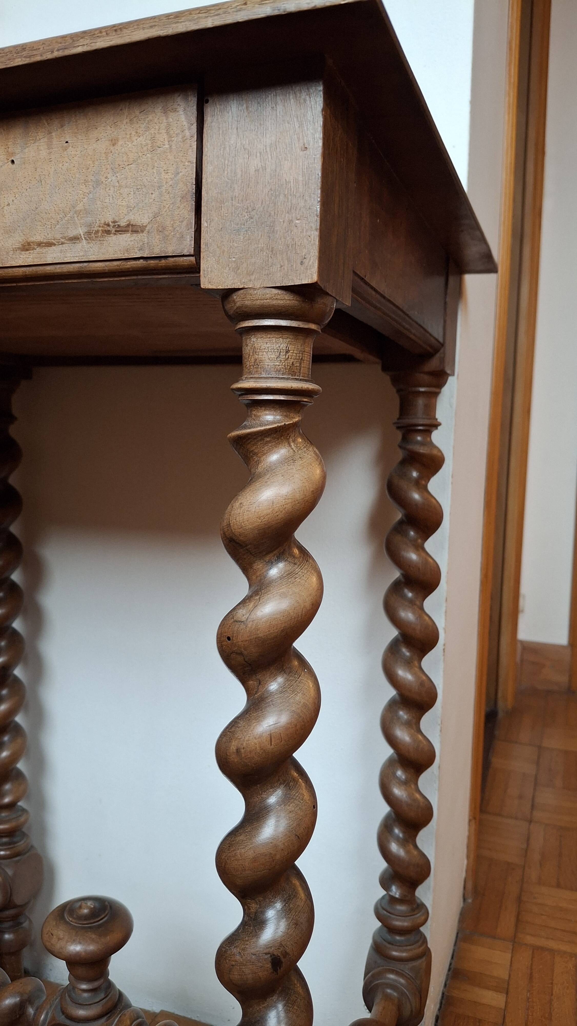 Side table, Louis XIII style console in walnut.