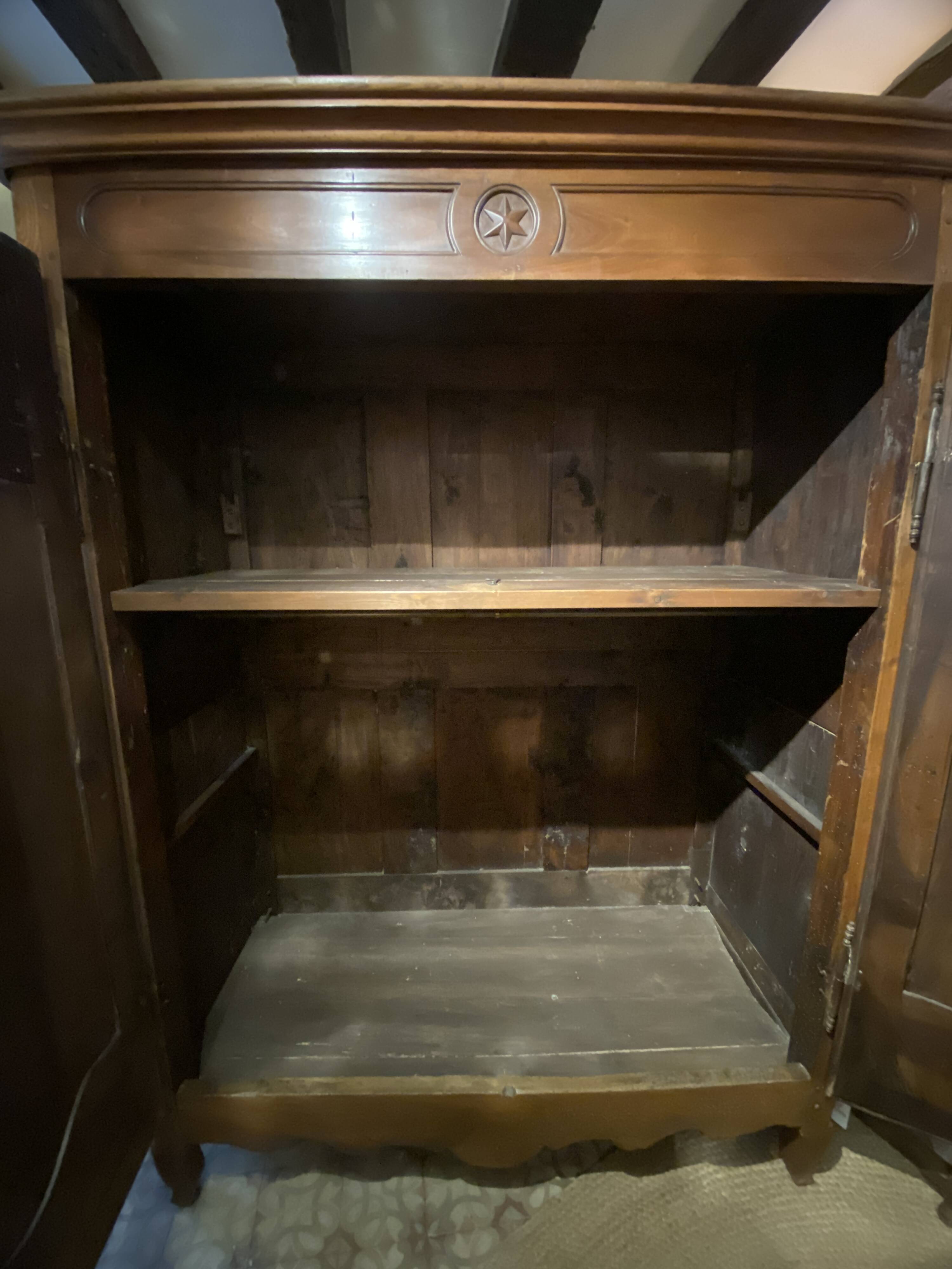 Solid wood wardrobe, country style