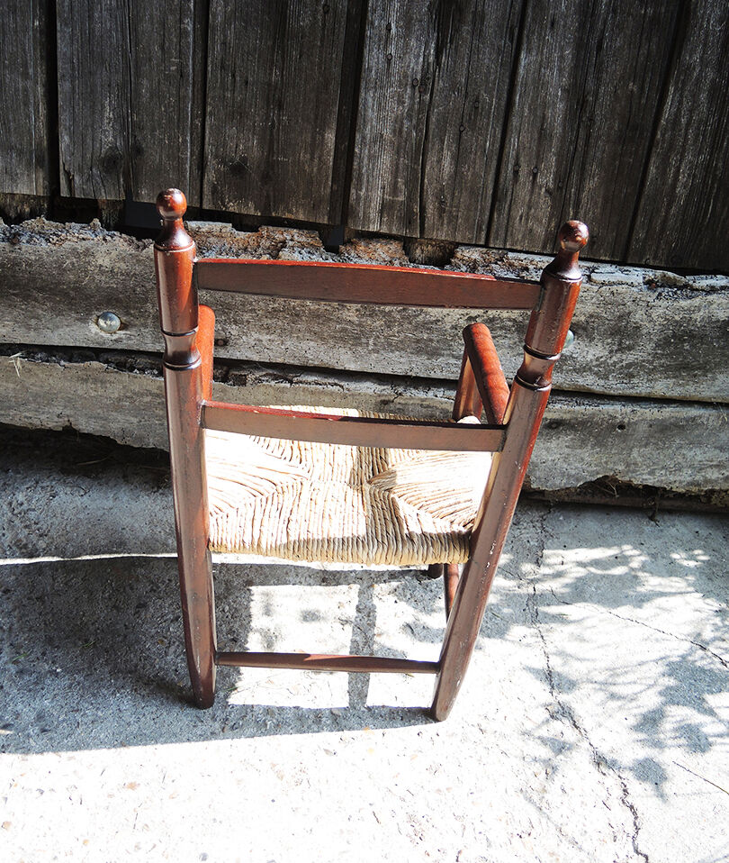 Old children's armchair in wood & straw