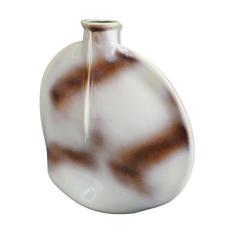 Flat vase