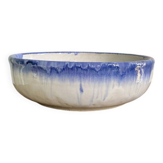 Enamelled white earthenware dish