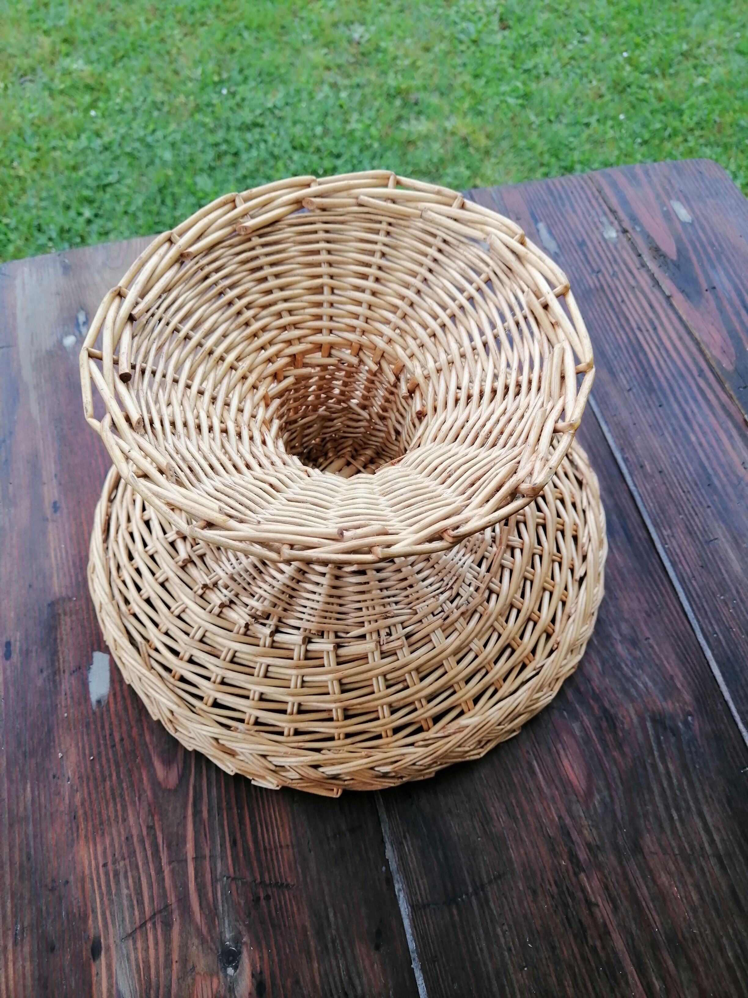 Wicker fruit cup