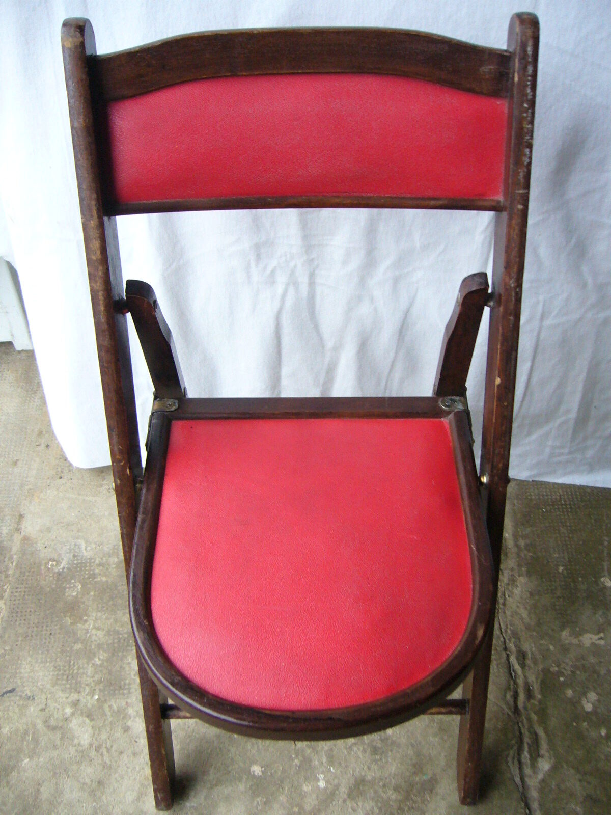 Wooden folding chairs and 60s shanghai skai