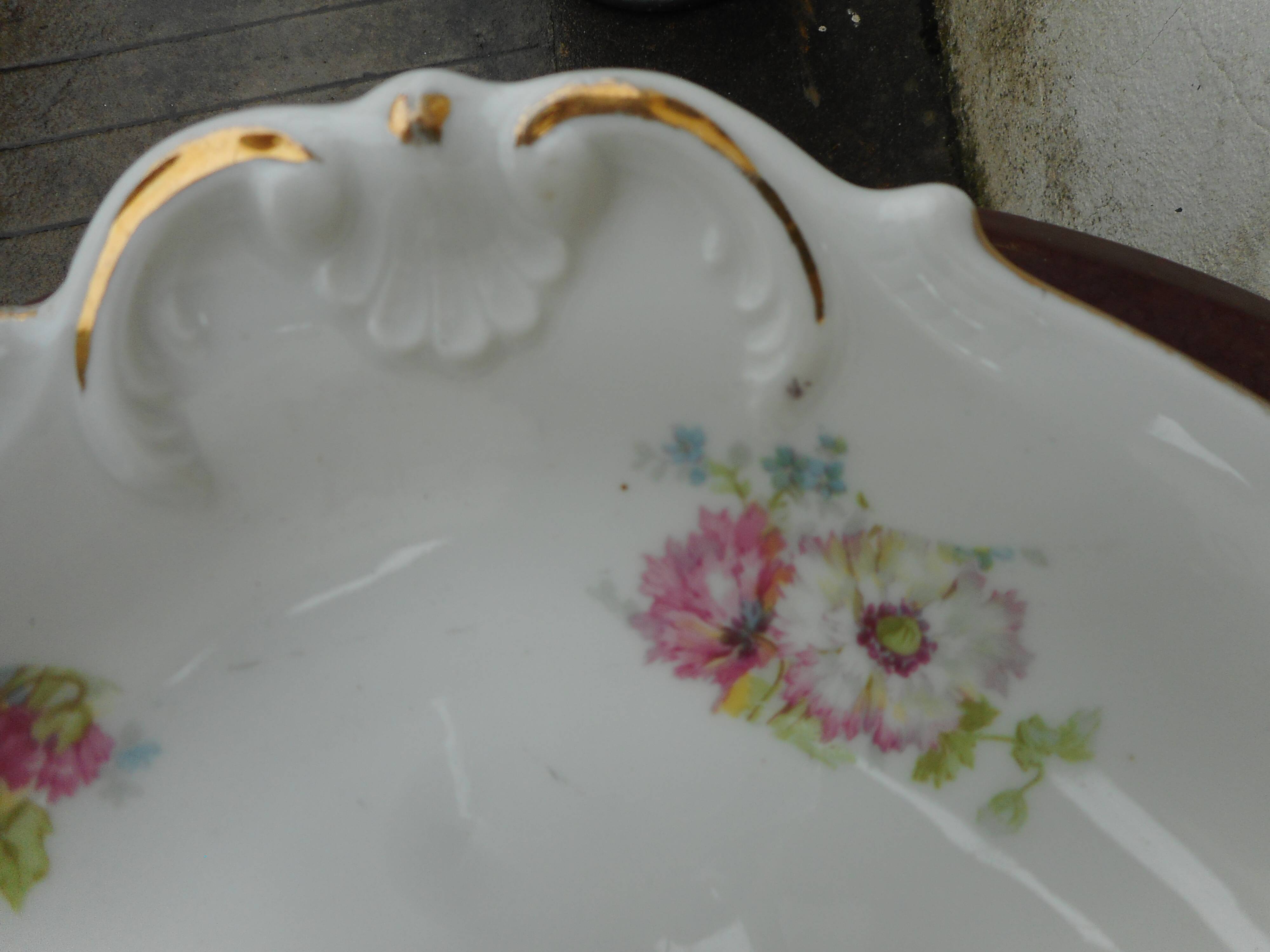 Porcelain dish decorated with flowers