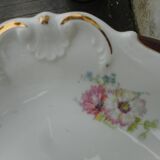 Plat en porcelaine à décor de fleurs