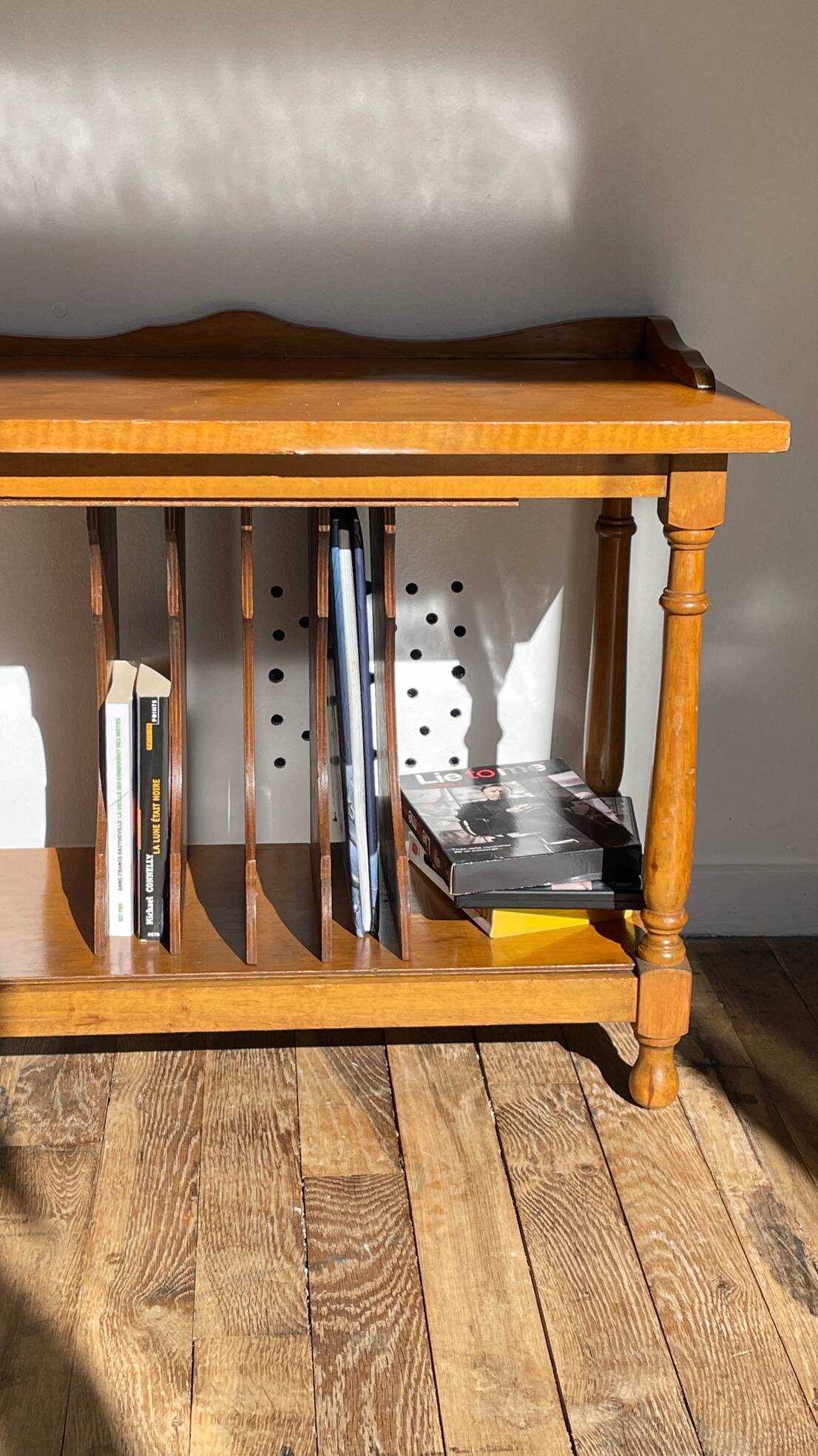 Geometric vintage record player furniture