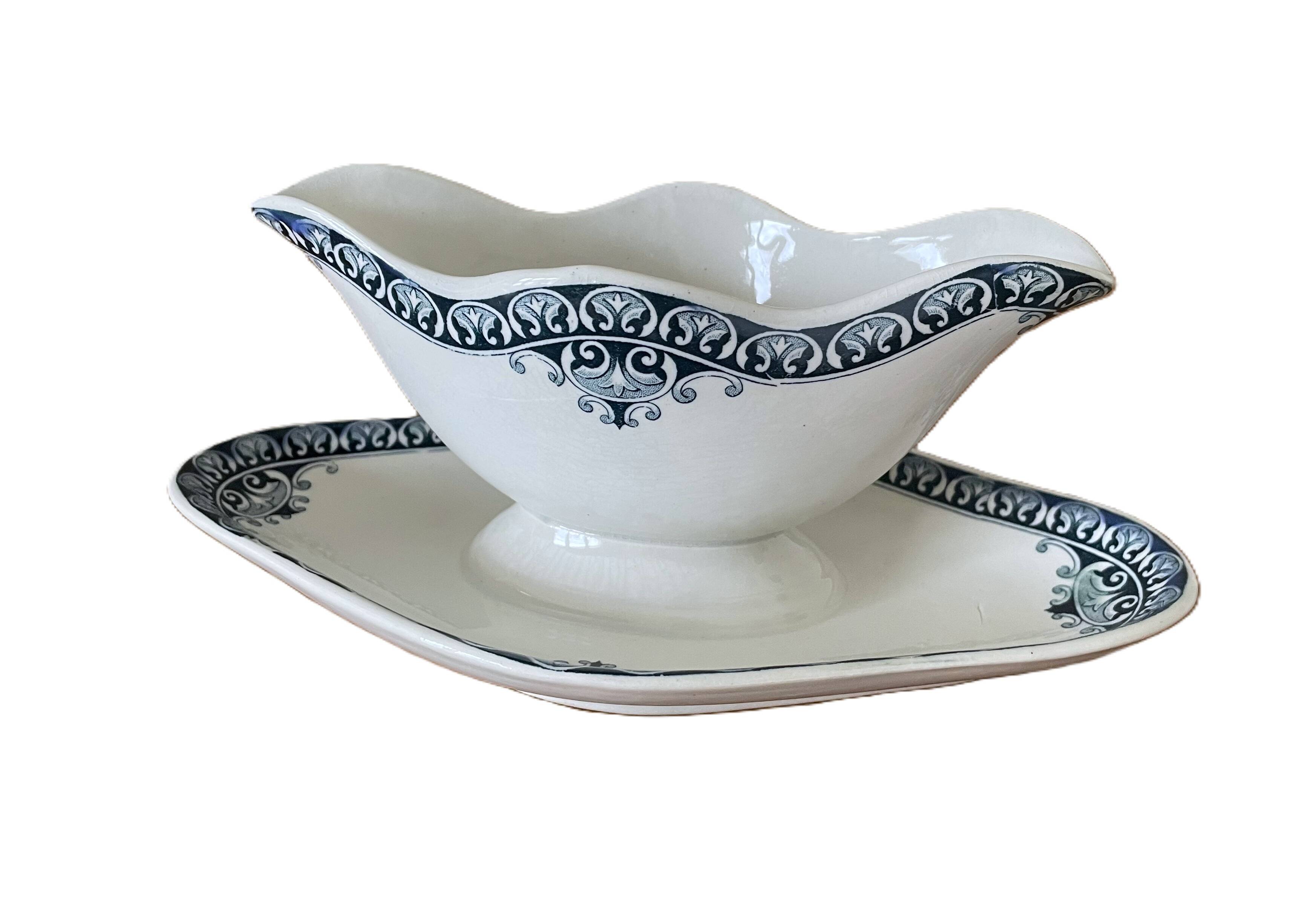 Antique sauce boat in Saint-Amand earthenware (Nord)