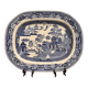 Grand plat en faïence fine bleu et blanc à décor chinoisant – XIXe