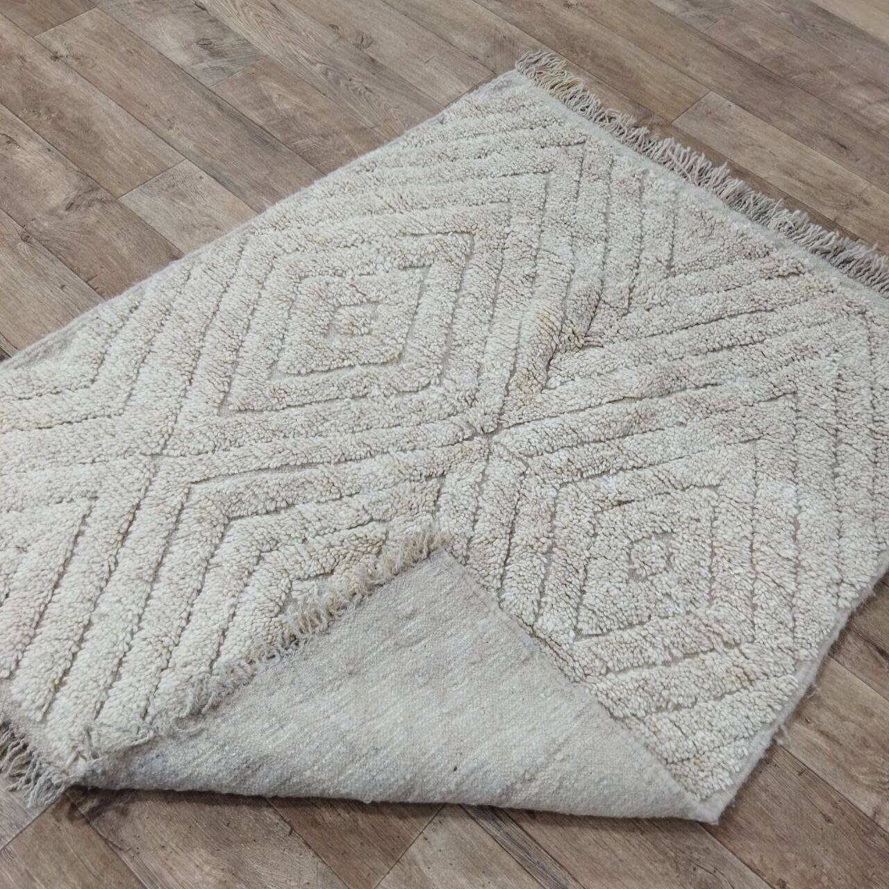 Handmade Moroccan Berber rug 155 X 124 CM