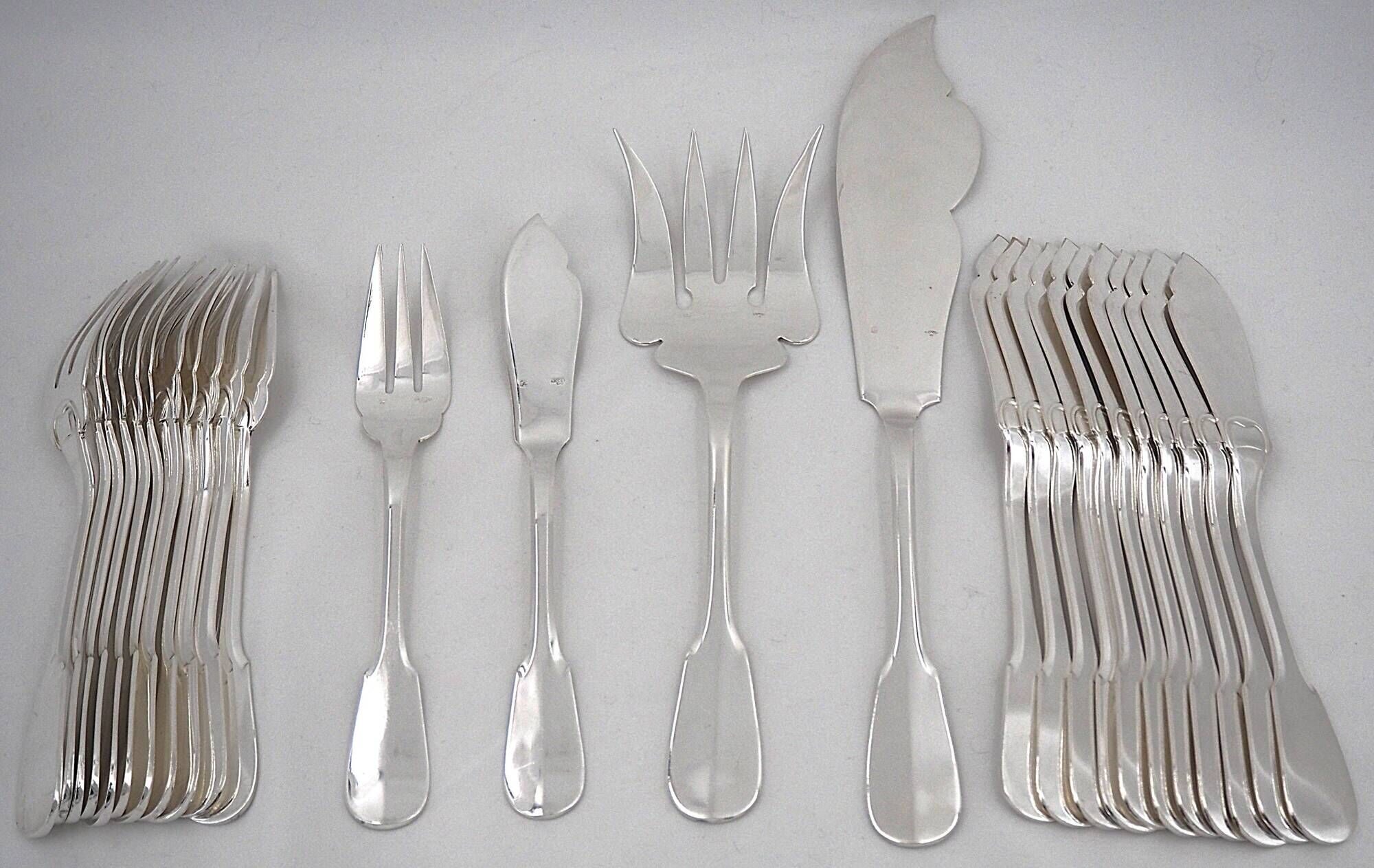 Ercuis Valois, Uniplat fish cutlery set 26 pieces silver-plated, excellent condition.