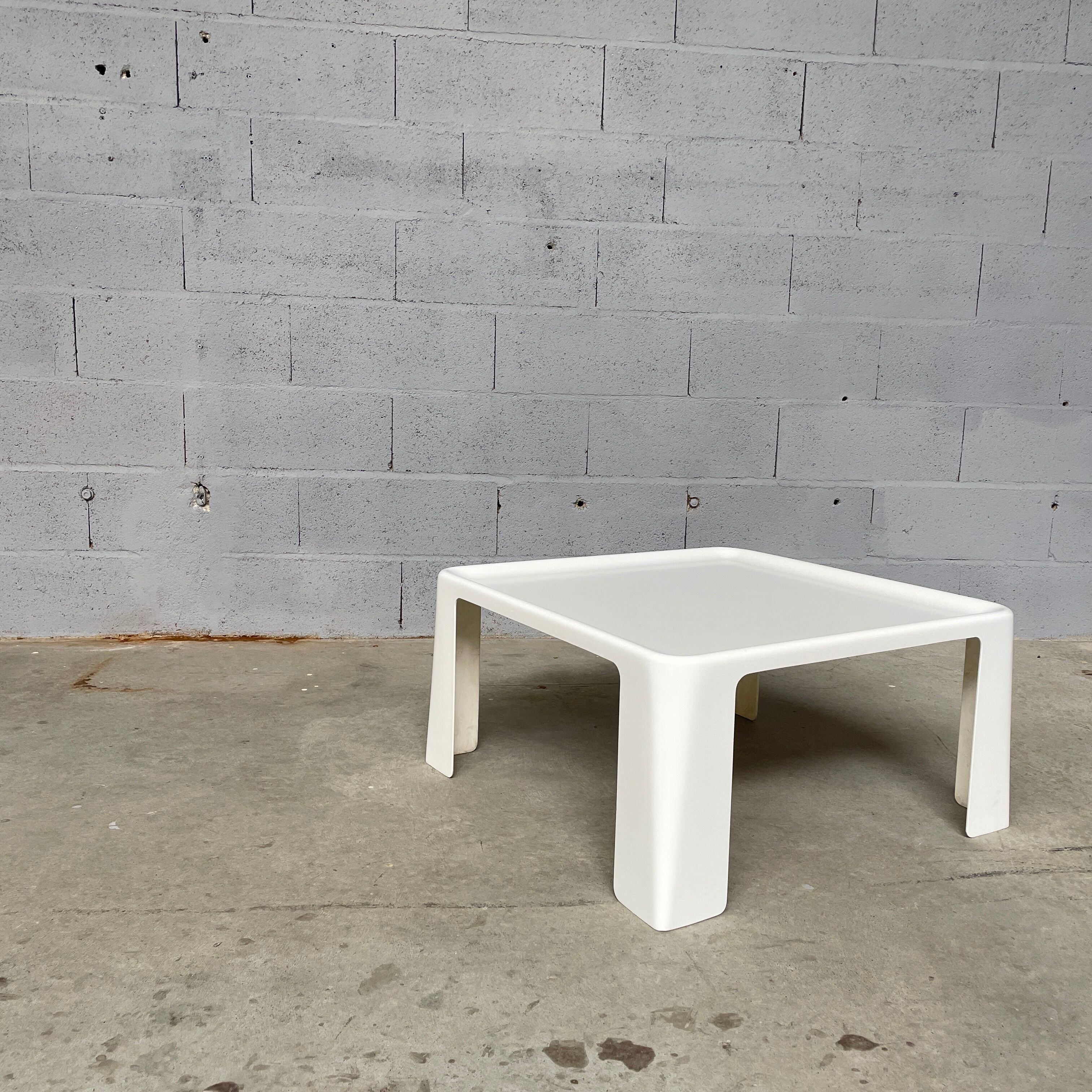 Coffee table "Amanta", Mario Bellini