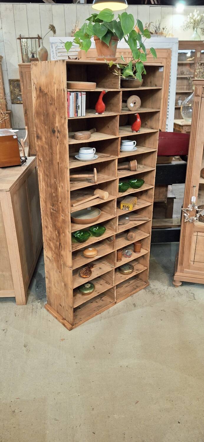 Meuble d'atelier à casiers