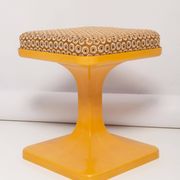 Tabouret fleurs jaune moutarde milieu du siècle, Pologne, années 1970