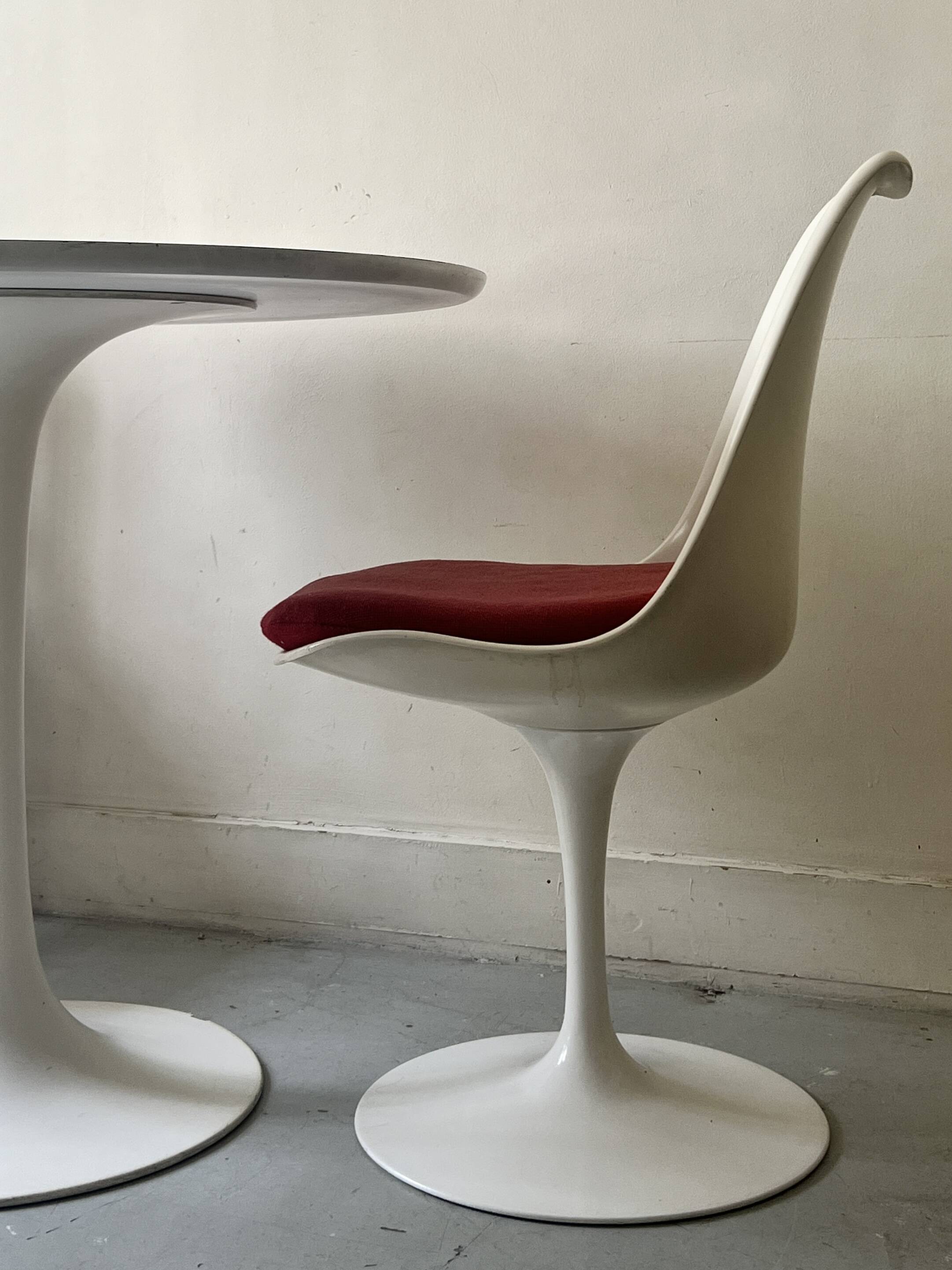 Tulip chair Eero Saarinen signed Knoll International, design 1970