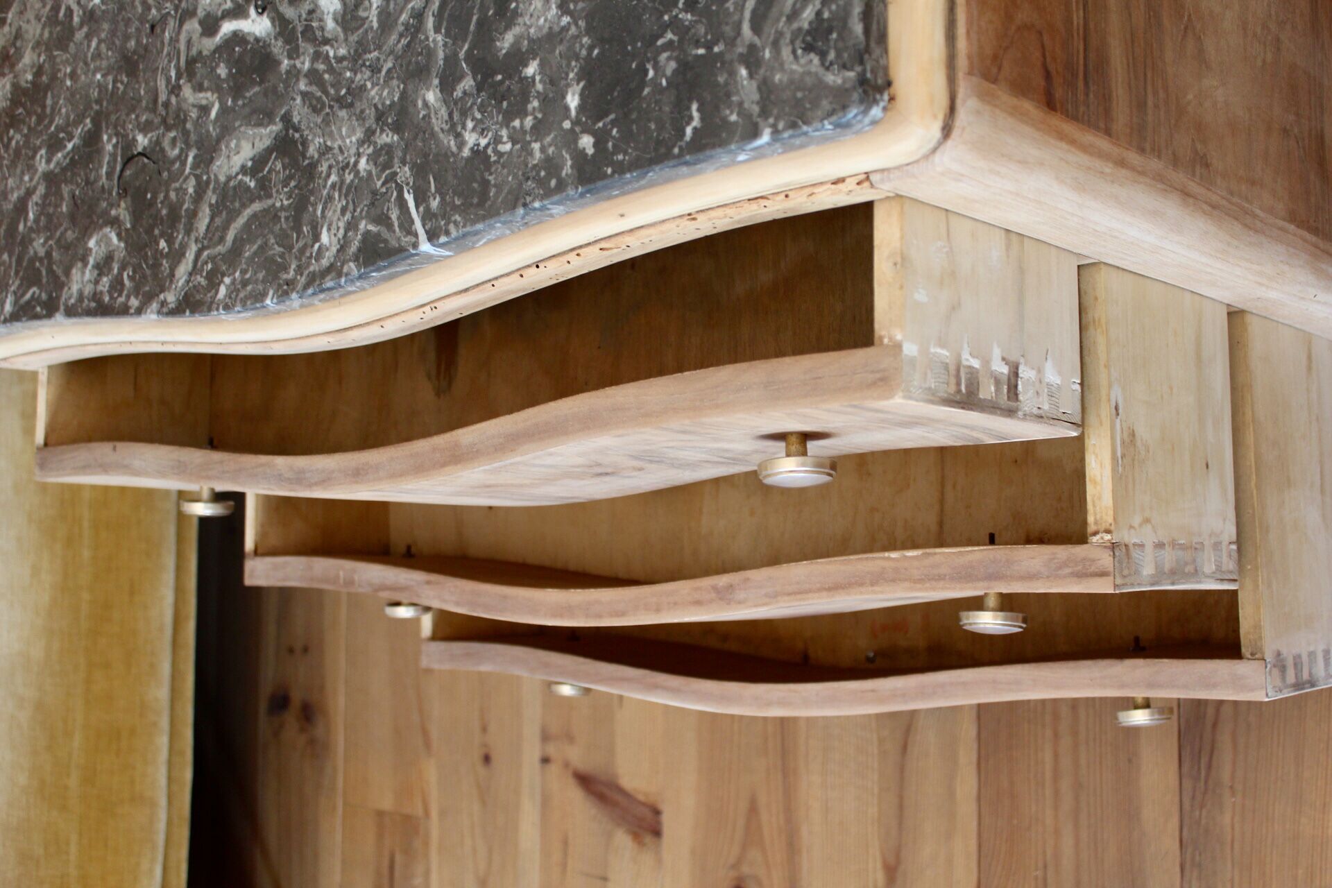 Commode années 30 et son marbre noir