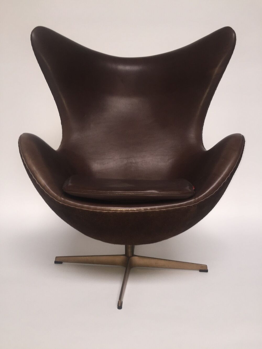 Golden Egg Chair, Arne Jacobsen, Fritz Hansen