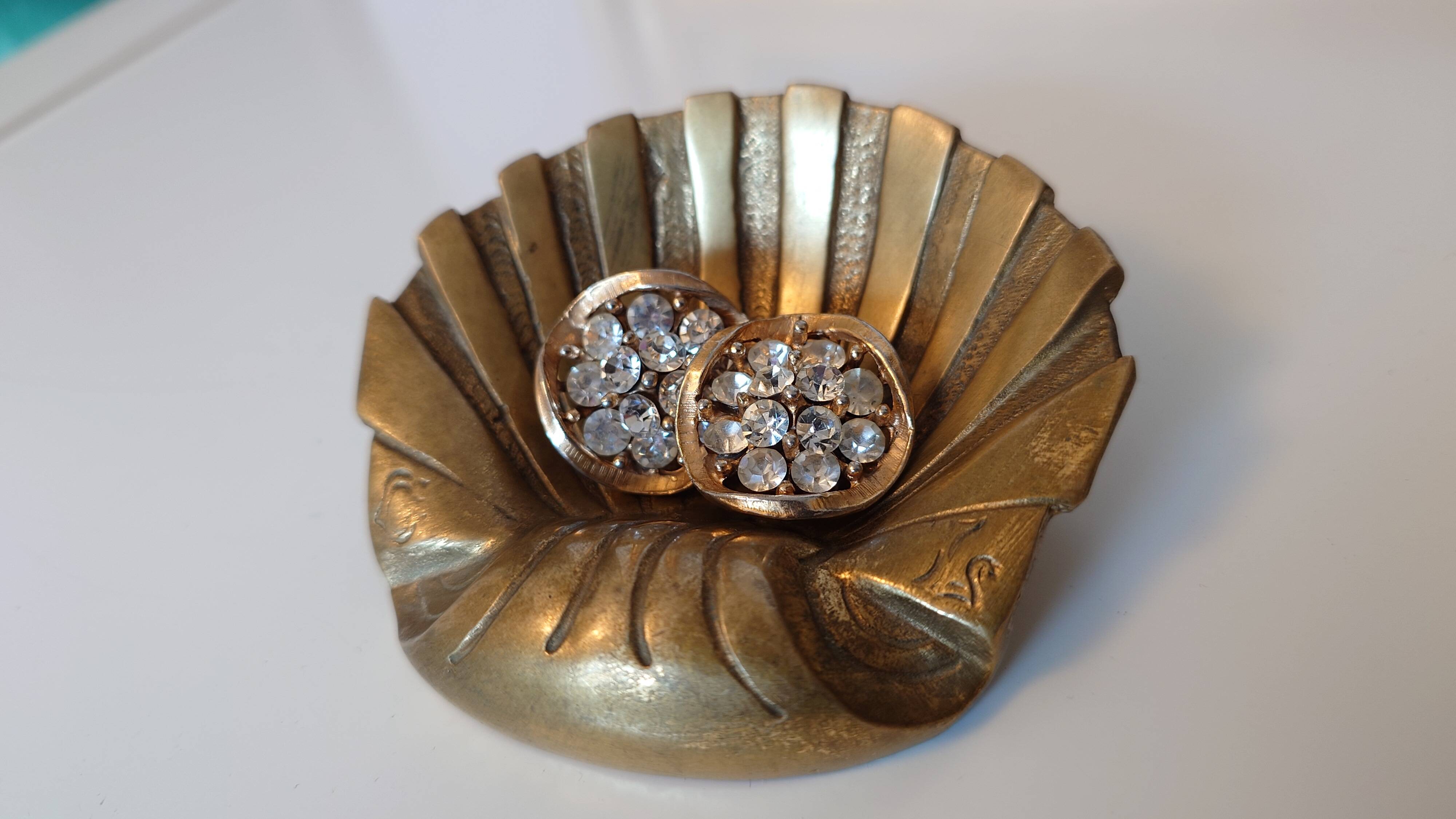 Bronze ring holder ashtray, signed, modernist vintage design shell