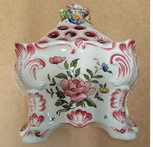 Lallier Moustiers flower picker