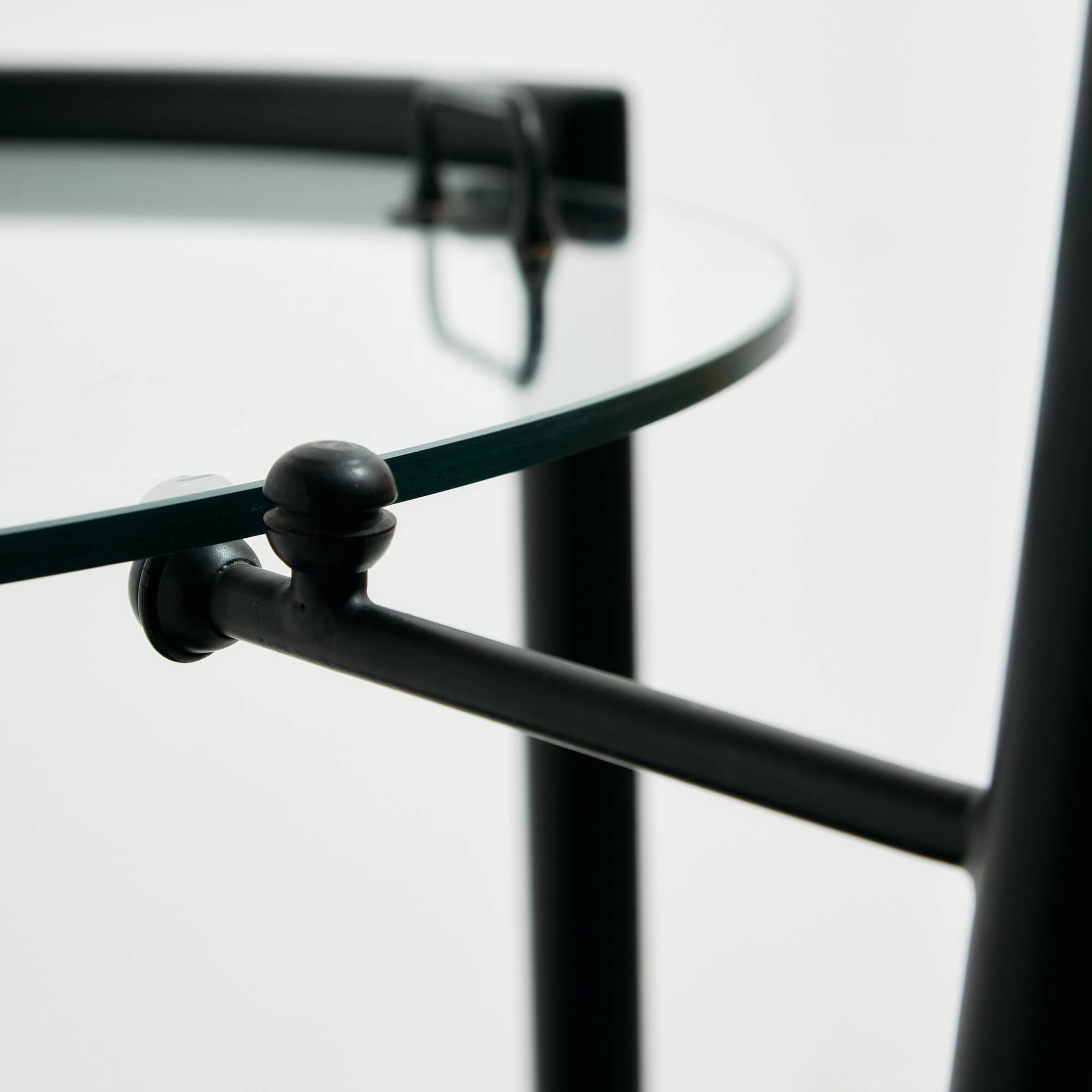 MK10872 Postmodern armchair and table, Set of 2