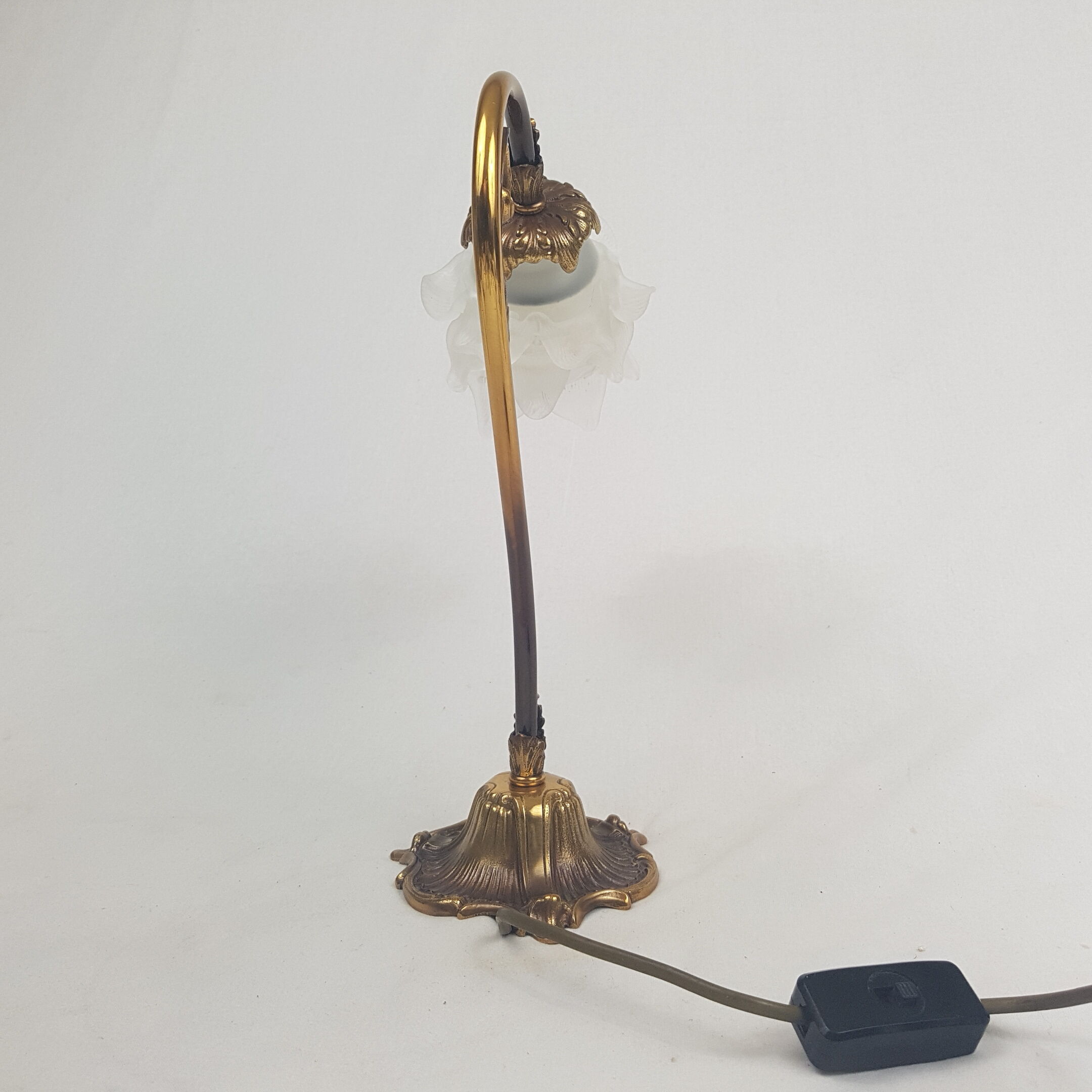 Flower gilded bronze lamp