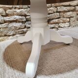 Round coffee table