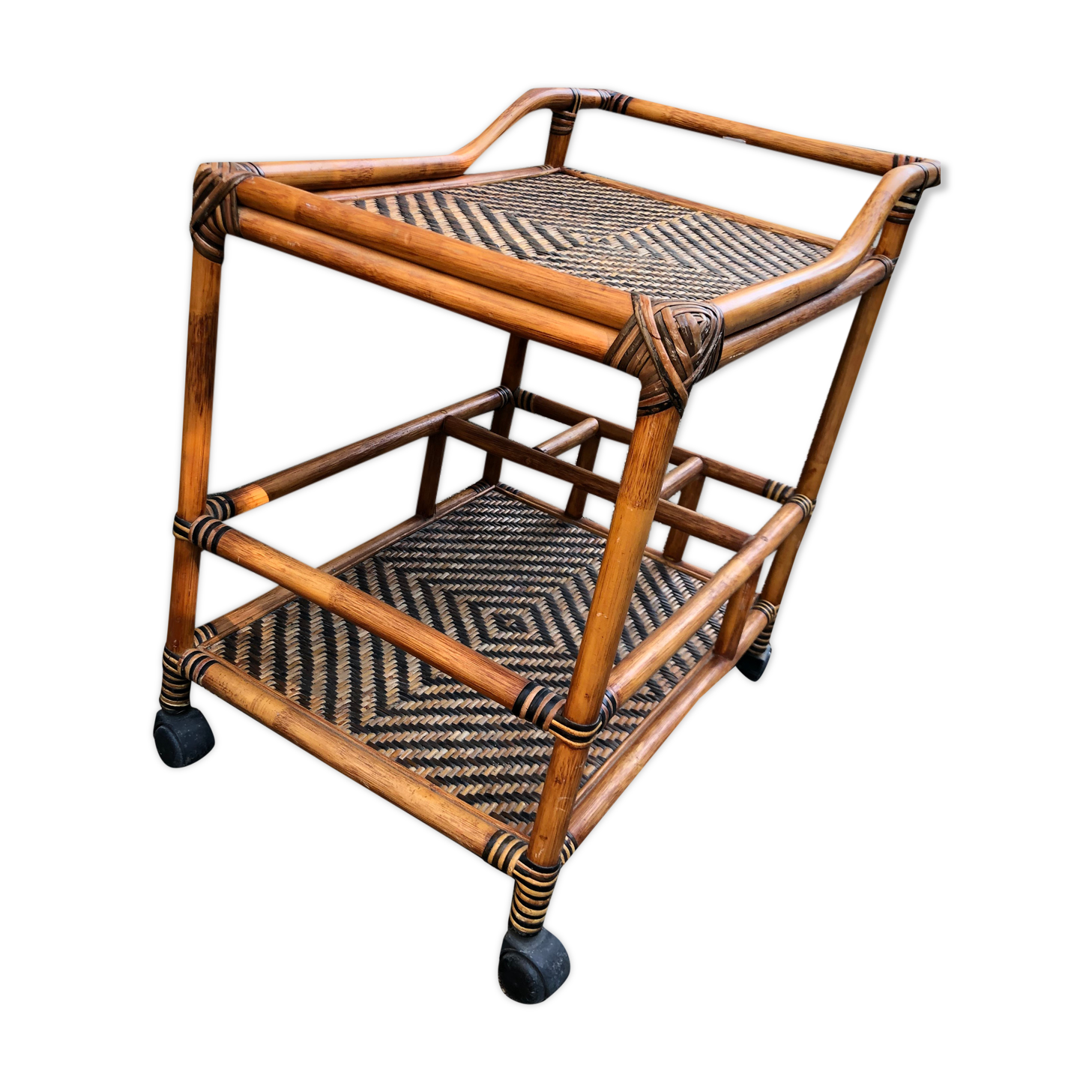 Vintage rattan rolling dessert