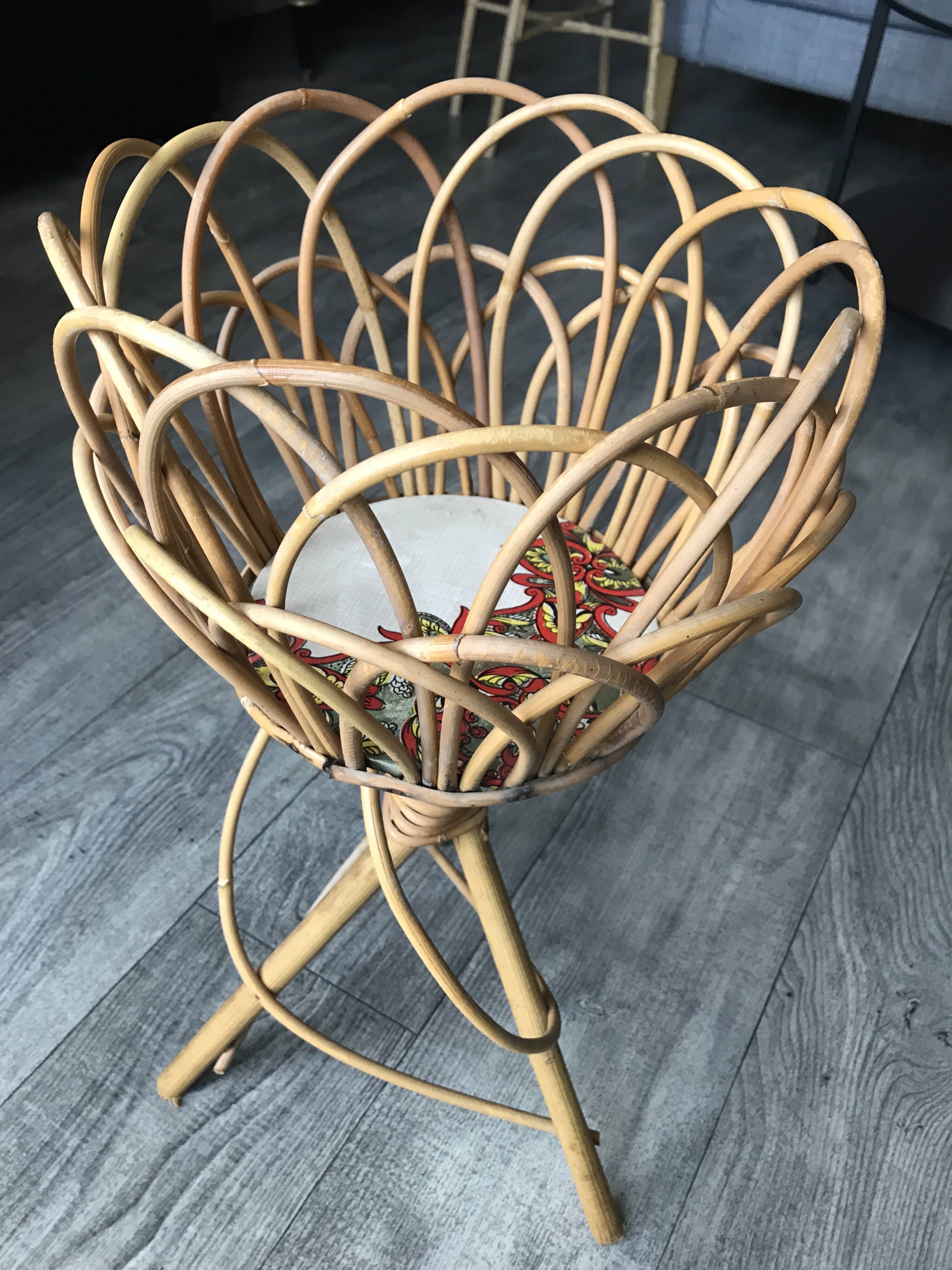 Rattan plant holder