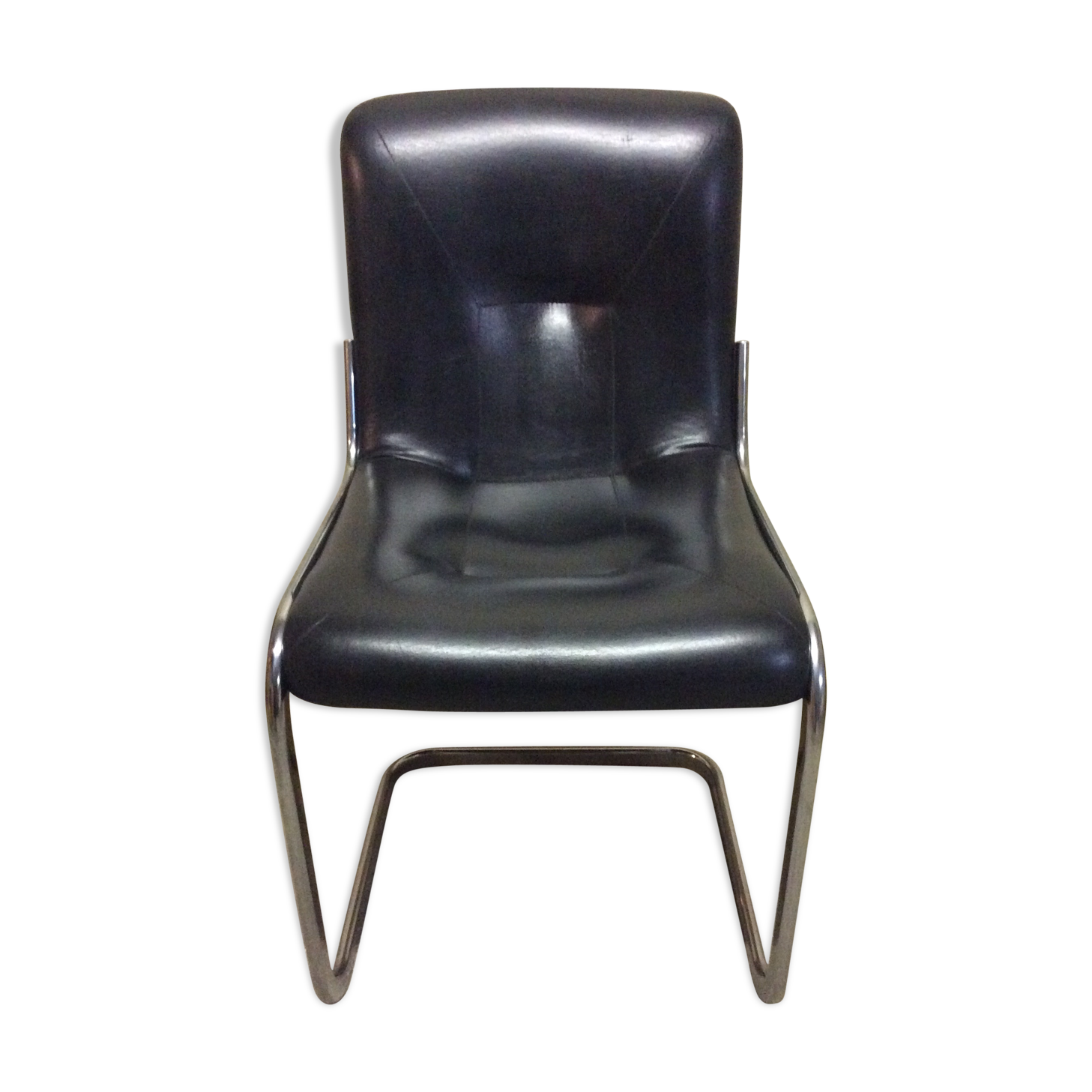 Chaise en cuir noir