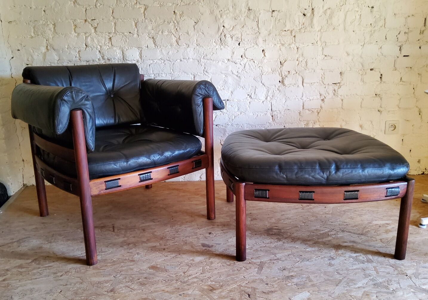 Armchair with vintage ottoman in black leather by Sven Ellekaer for Coja, 1970