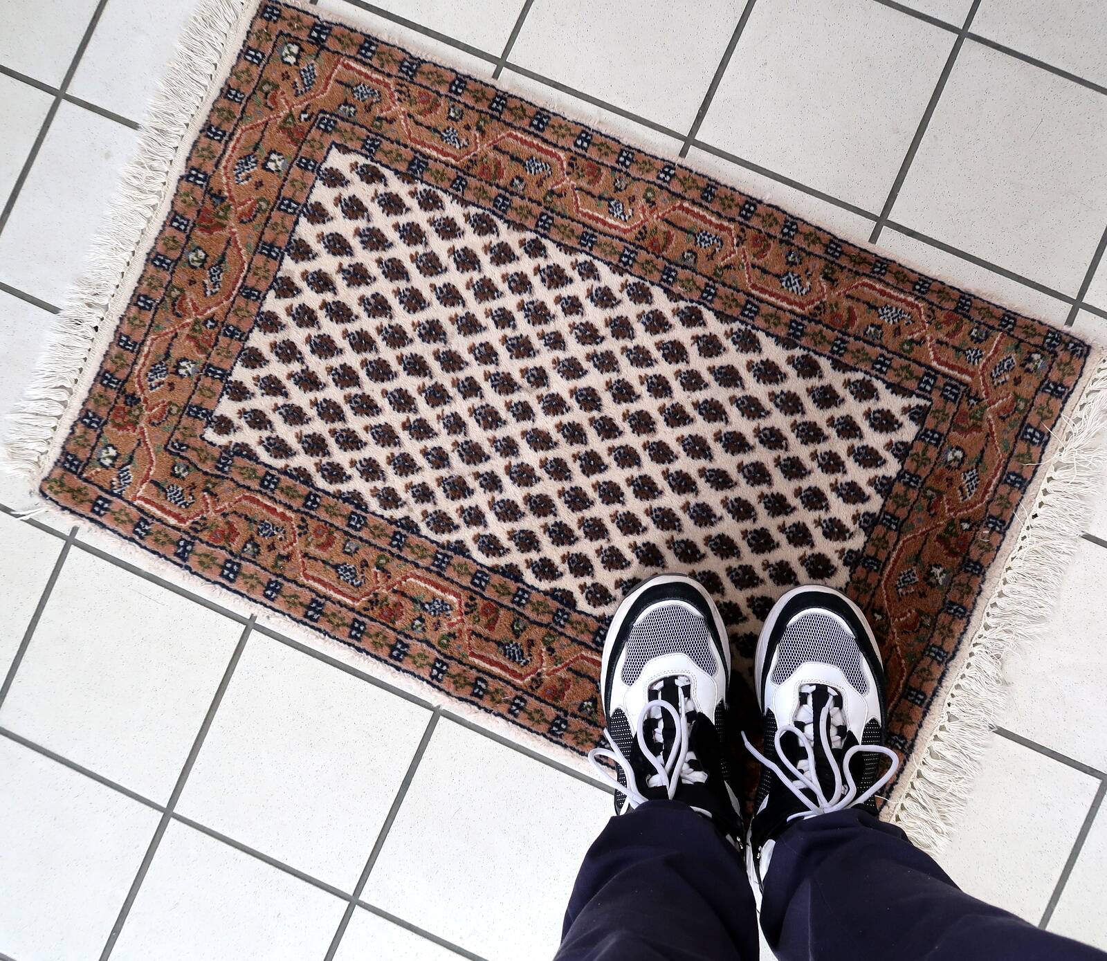 Tapis vintage indien Seraband fait main en laine – 56 x 89 cm – Années 1970