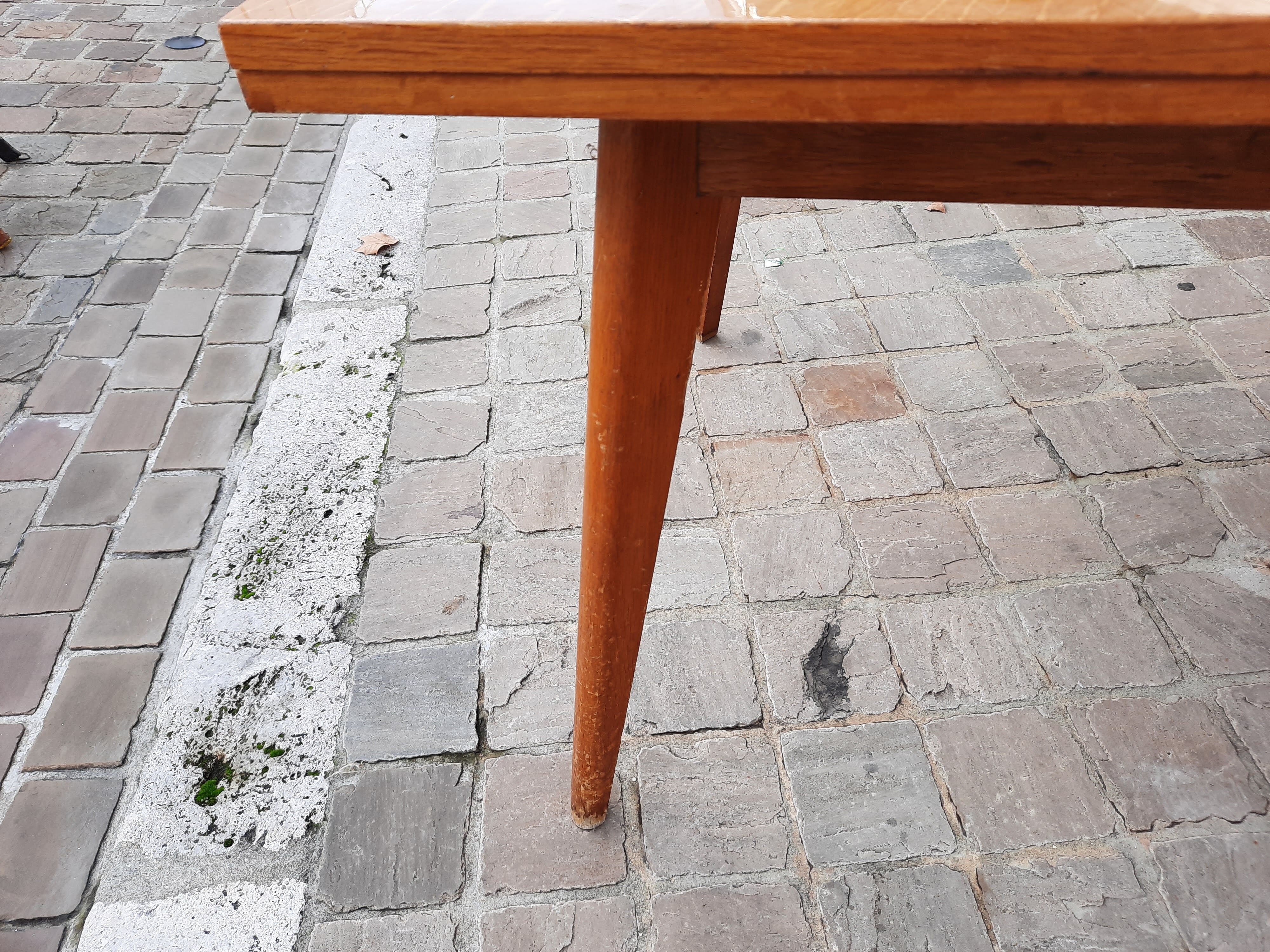 Vintage table foot compass