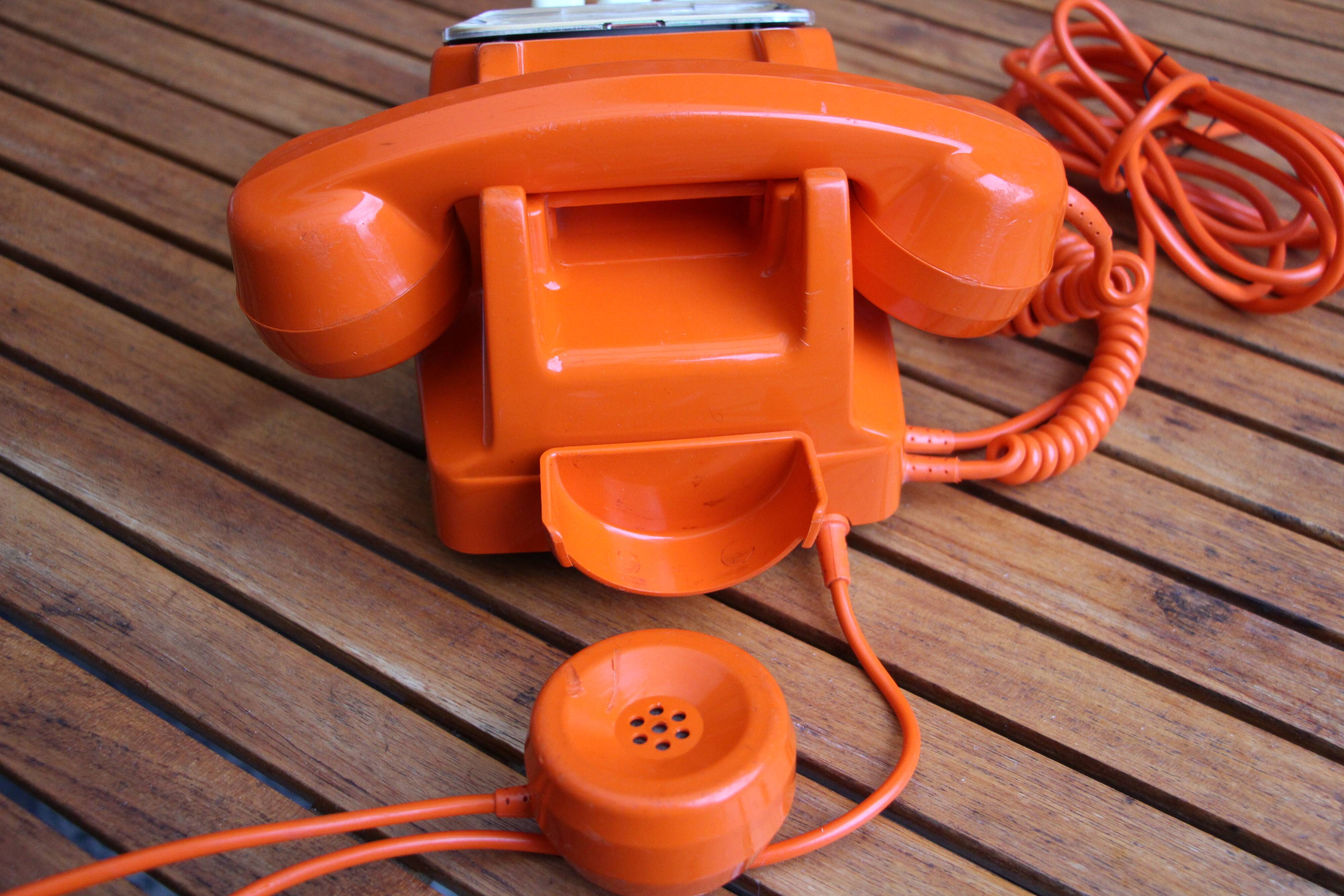 Socotel S63 orange/beige 70's phone