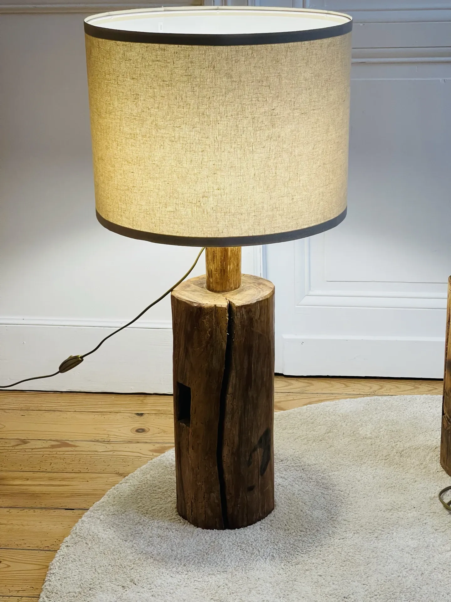 Lampe en bois brutaliste