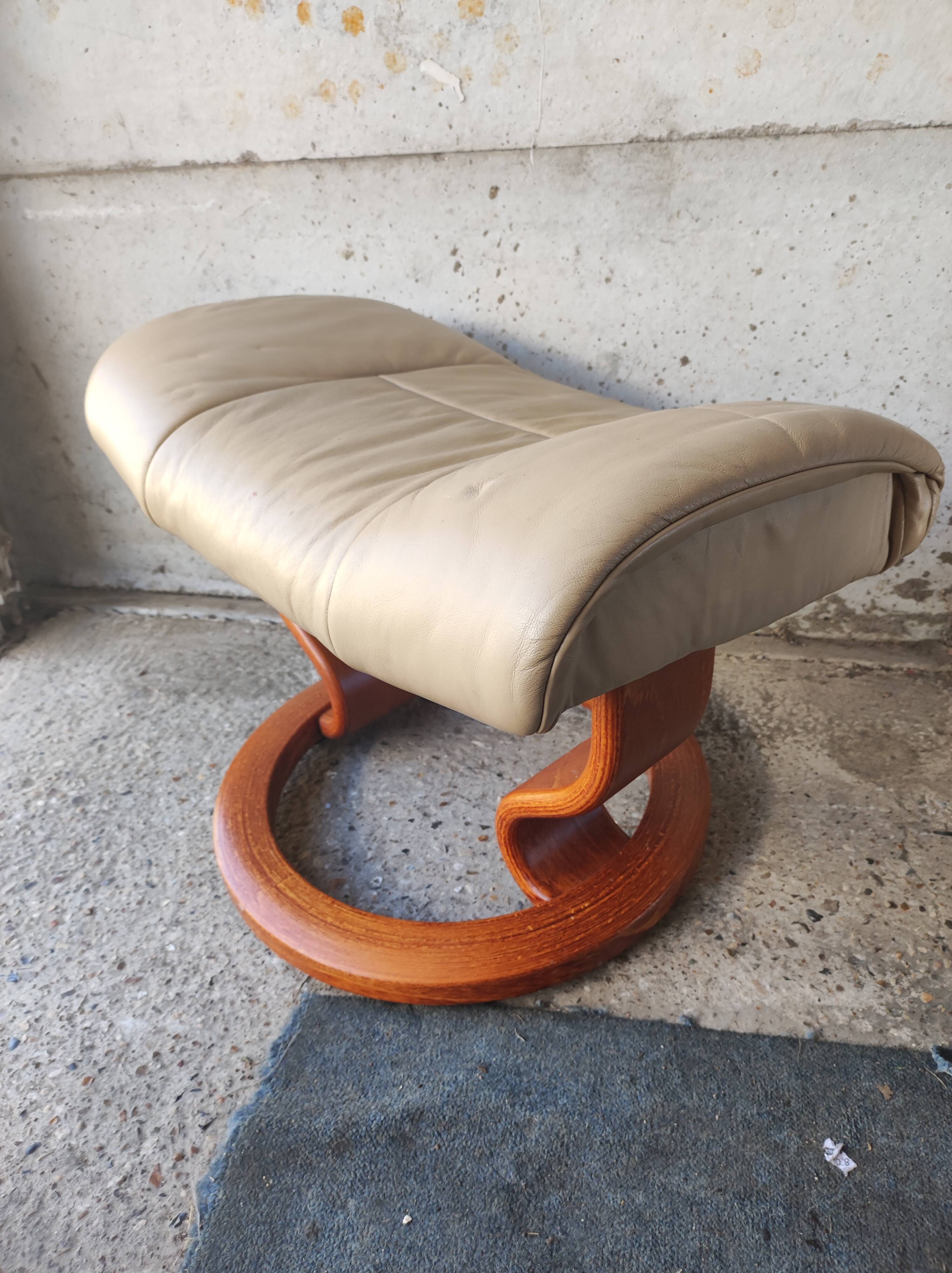 Footrest leather stool and wood relax armchair Sressless