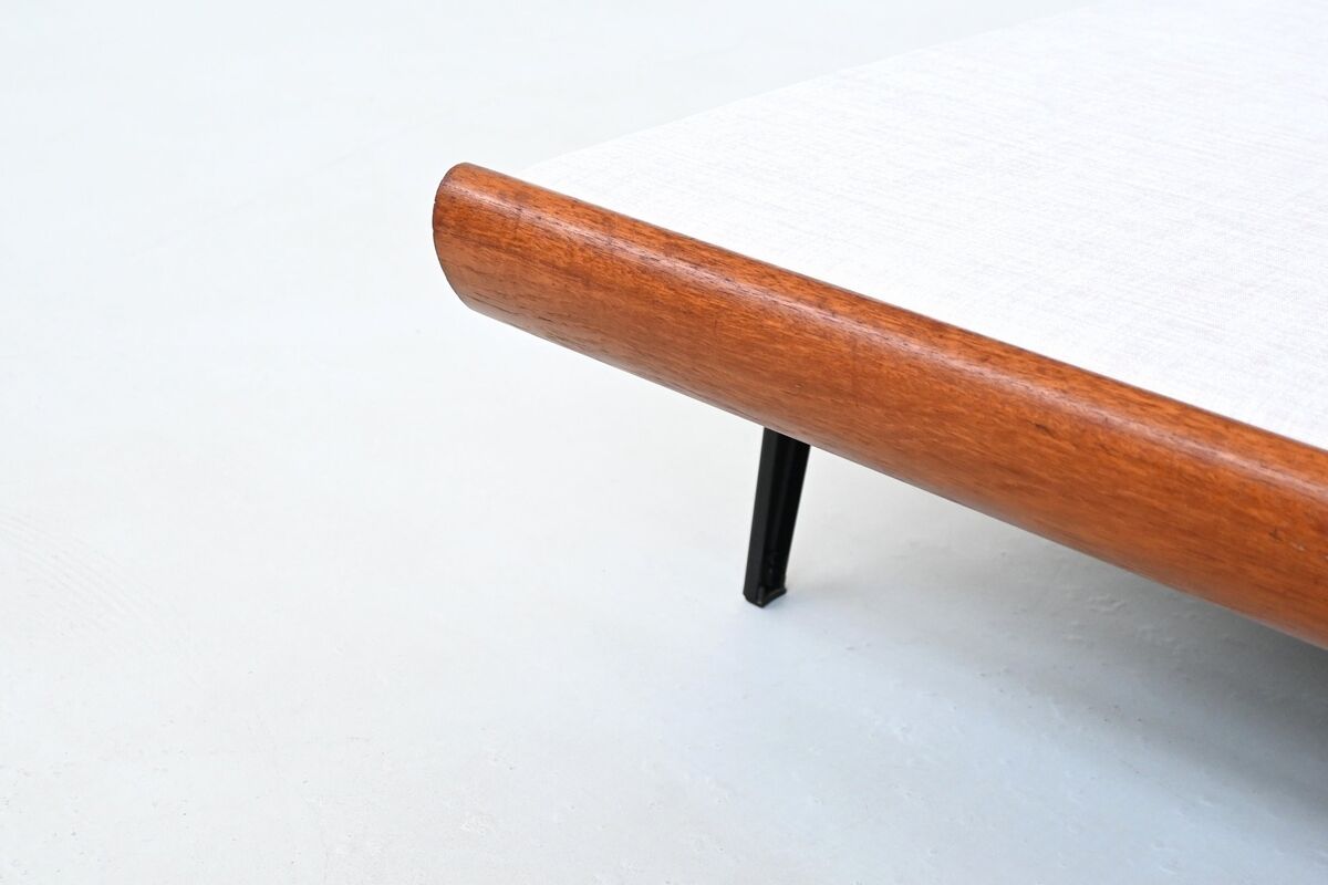 Dick Cordemeijer Cleopatra daybed white fabric Auping Netherlands 1954