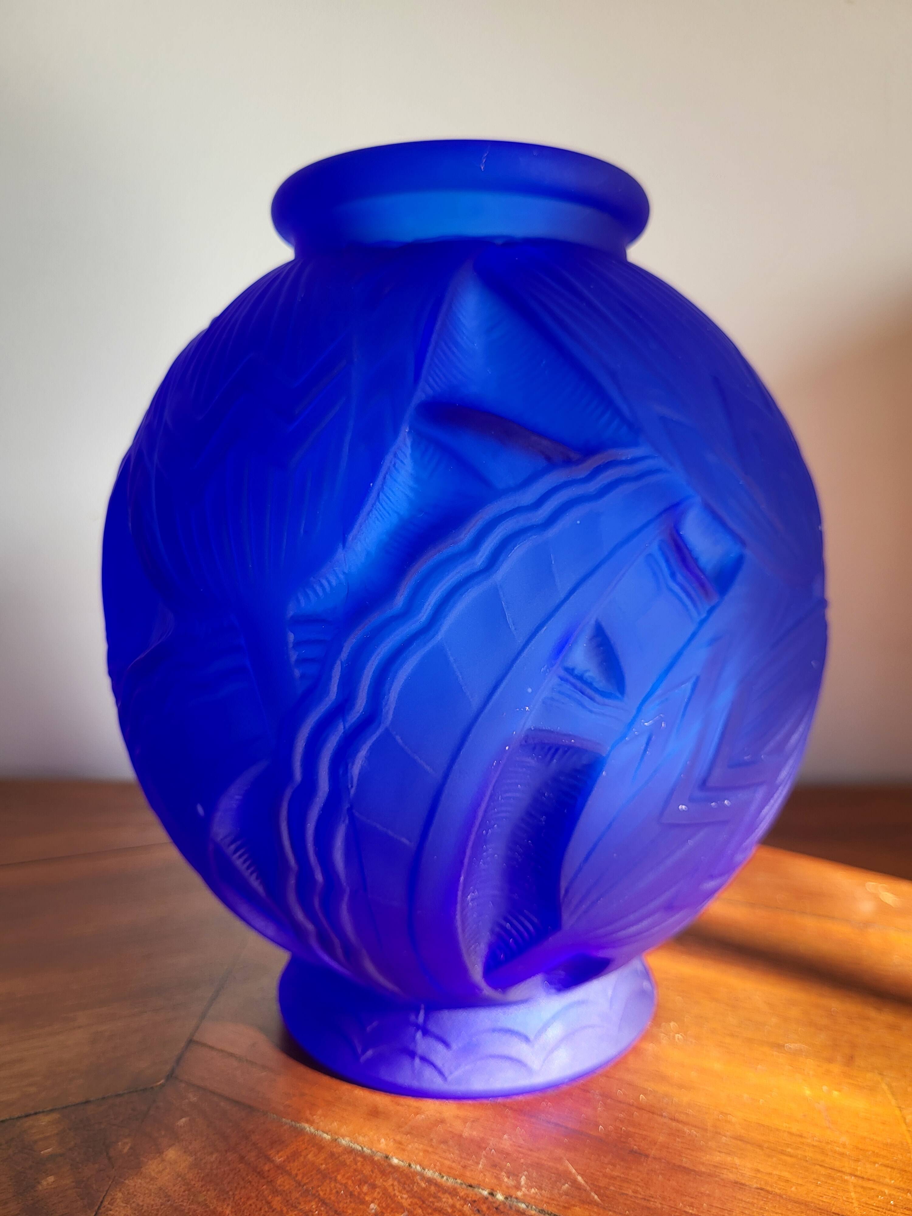 Vase art déco en persglas bleu givré, « Les nénuphars » Pierre D'Avesn