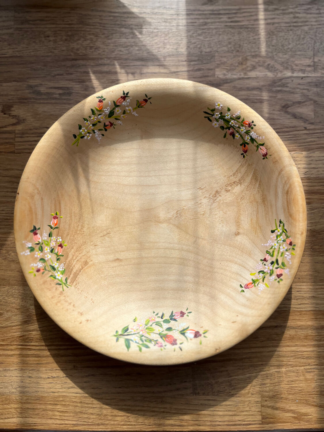 Wooden plate painted patterns